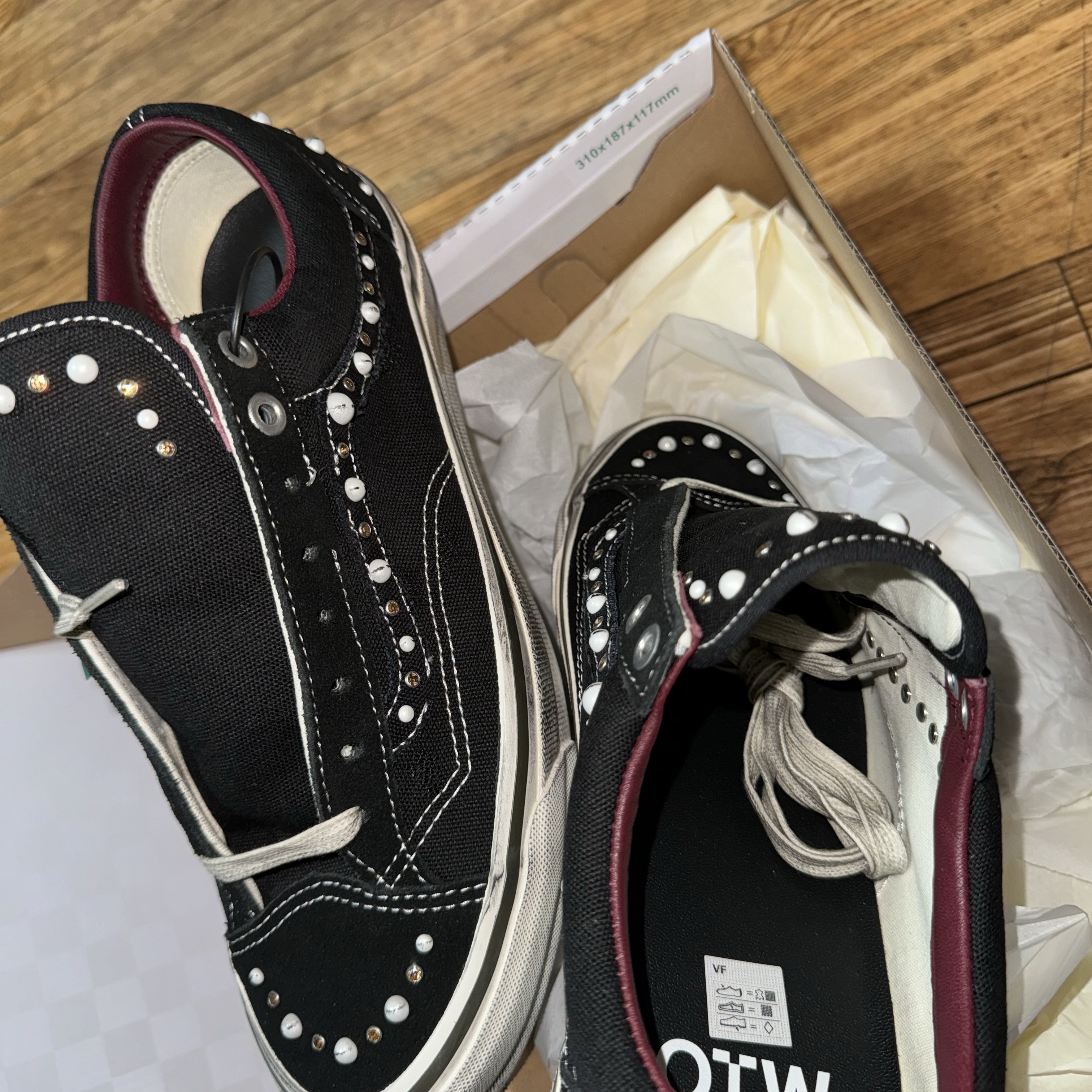 Vans OTW Old Skool Reissue 36 Pearlized Black 착용 스타일
