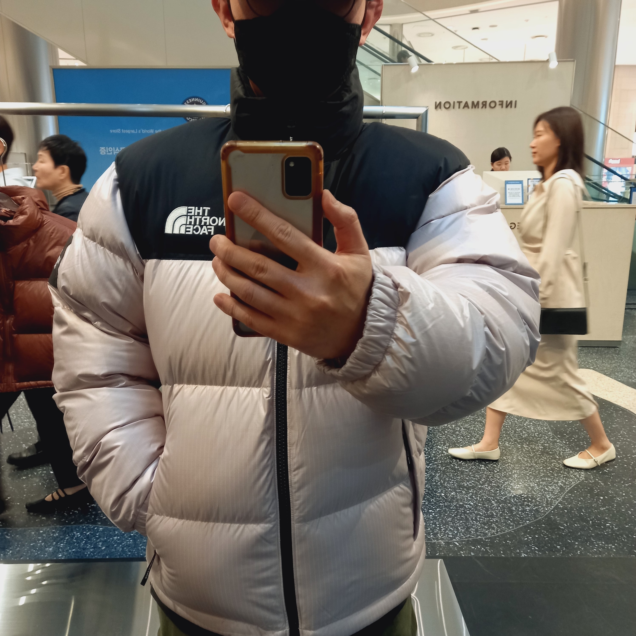Arc'teryx Cronin Cotton Pants Tatsu, On Running x Post Archive Faction (Paf) Cloudmonster 2 Black Magnet 착용 스타일 - 3