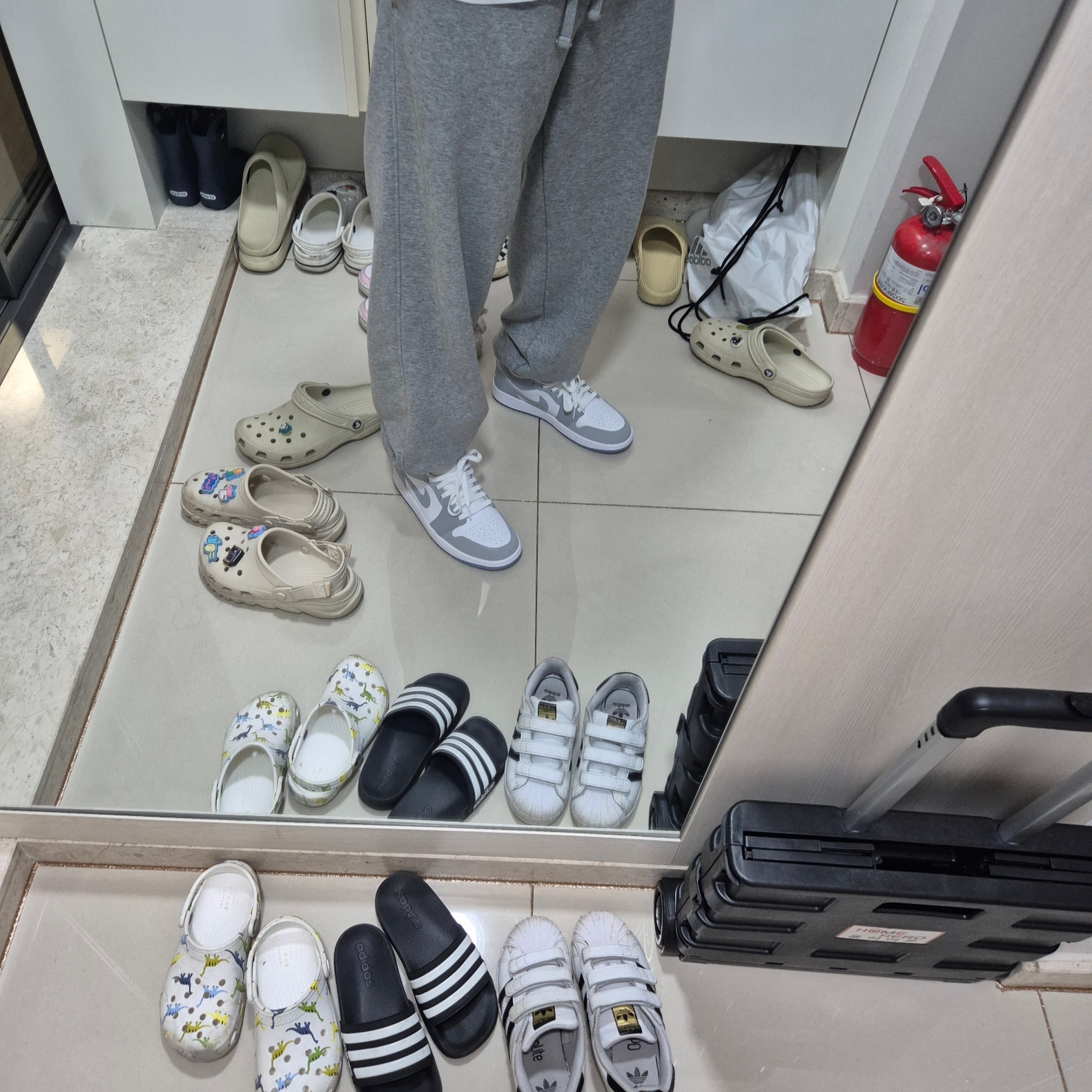 (W) Jordan 1 Low White Wolf Grey 착용 스타일 - 1