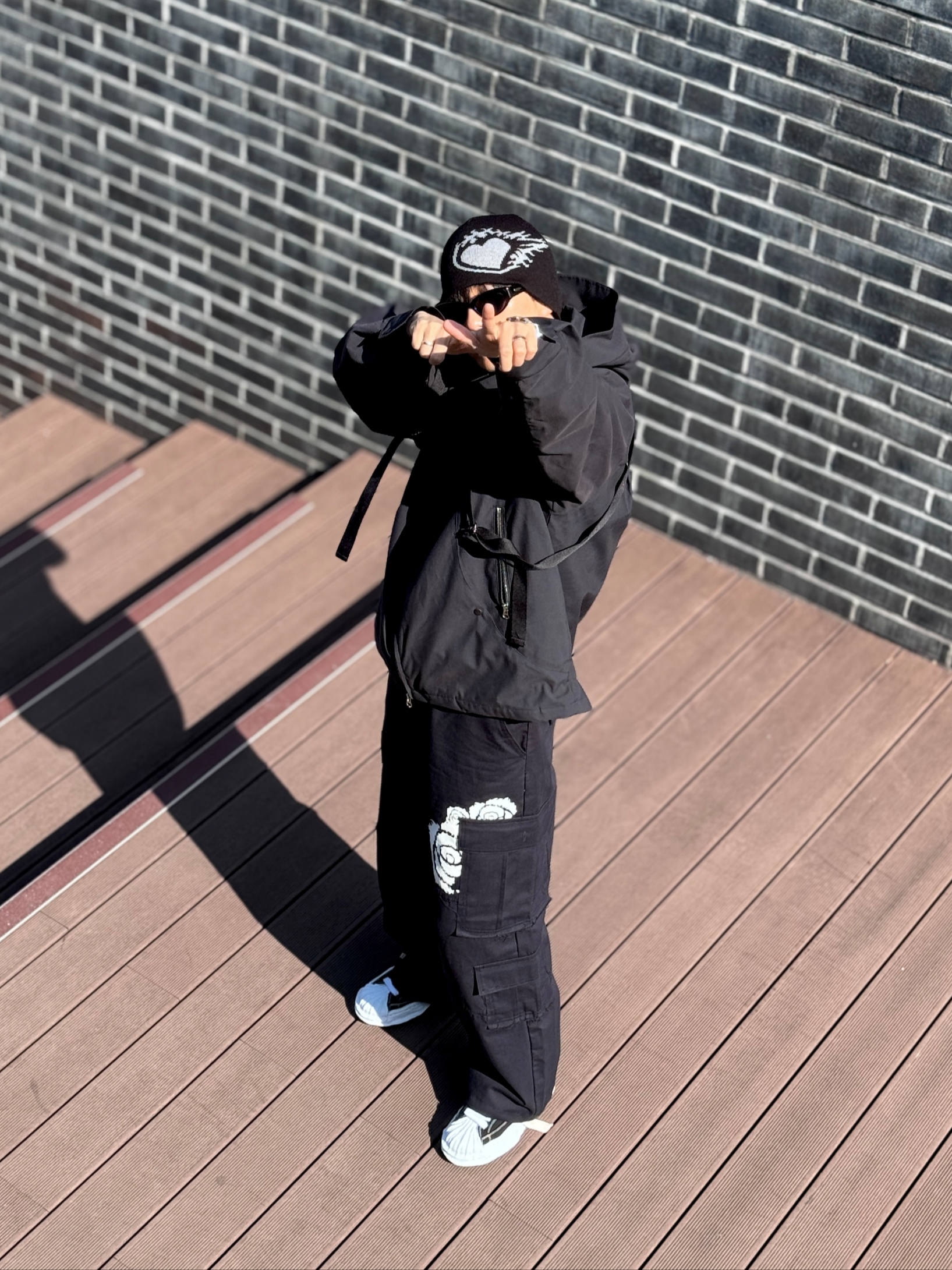 Maison Mihara Yasuhiro Blakey OG Sole Canvas Low-top Sneakers Black White, Louis Vuitton Monogram Chain Bracelet Silver 착용 스타일 - 1