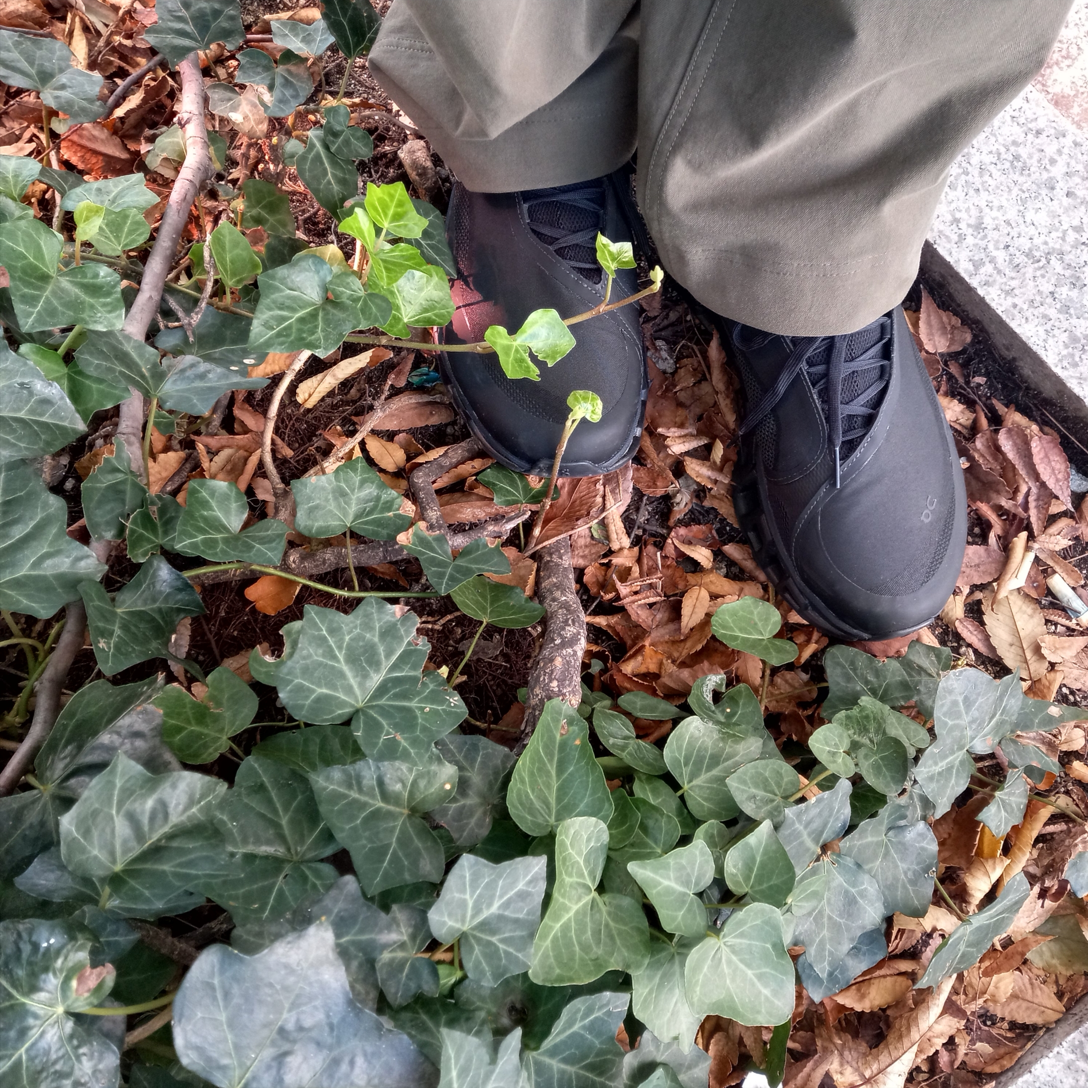 On Running x Post Archive Faction (Paf) Cloudmonster 2 Black Magnet, Arc'teryx Cronin Cotton Pants Tatsu 착용 스타일 - 1
