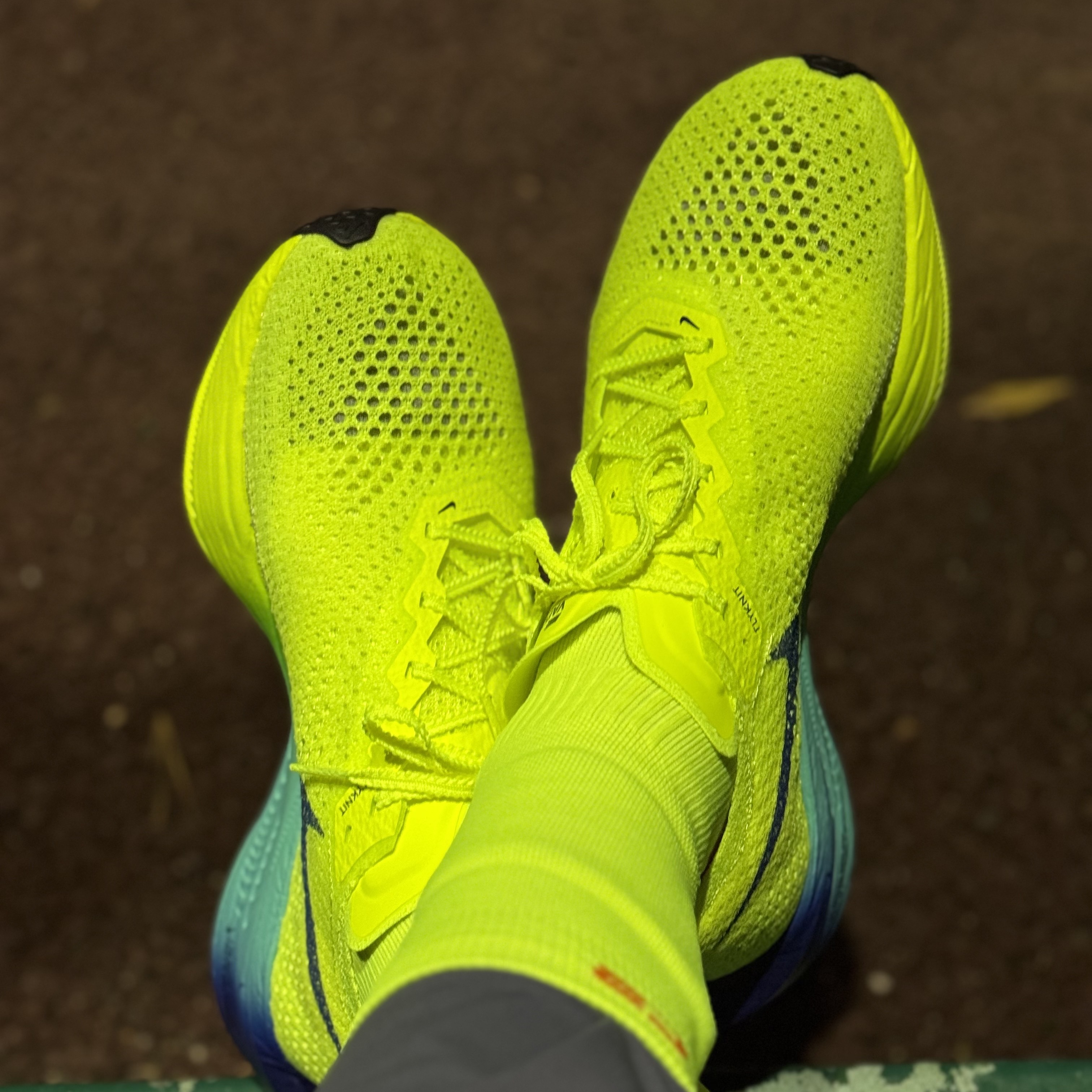 Nike ZoomX Vaporfly Next% 3 Volt Scream Green 착용 스타일 - 3