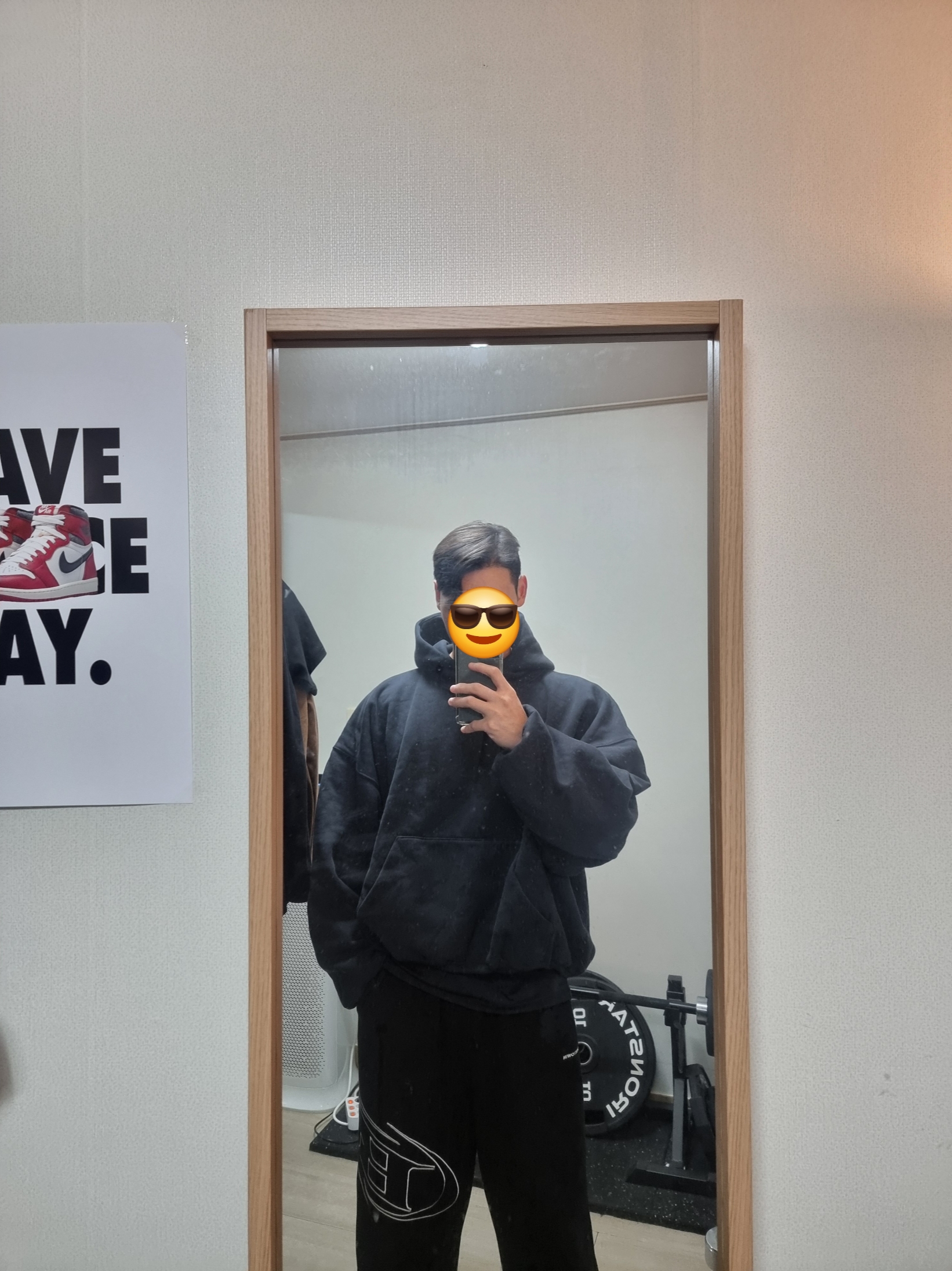 Yeezy Gap Engineered By Balenciaga Dove Hoodie Washed Black 착용 스타일