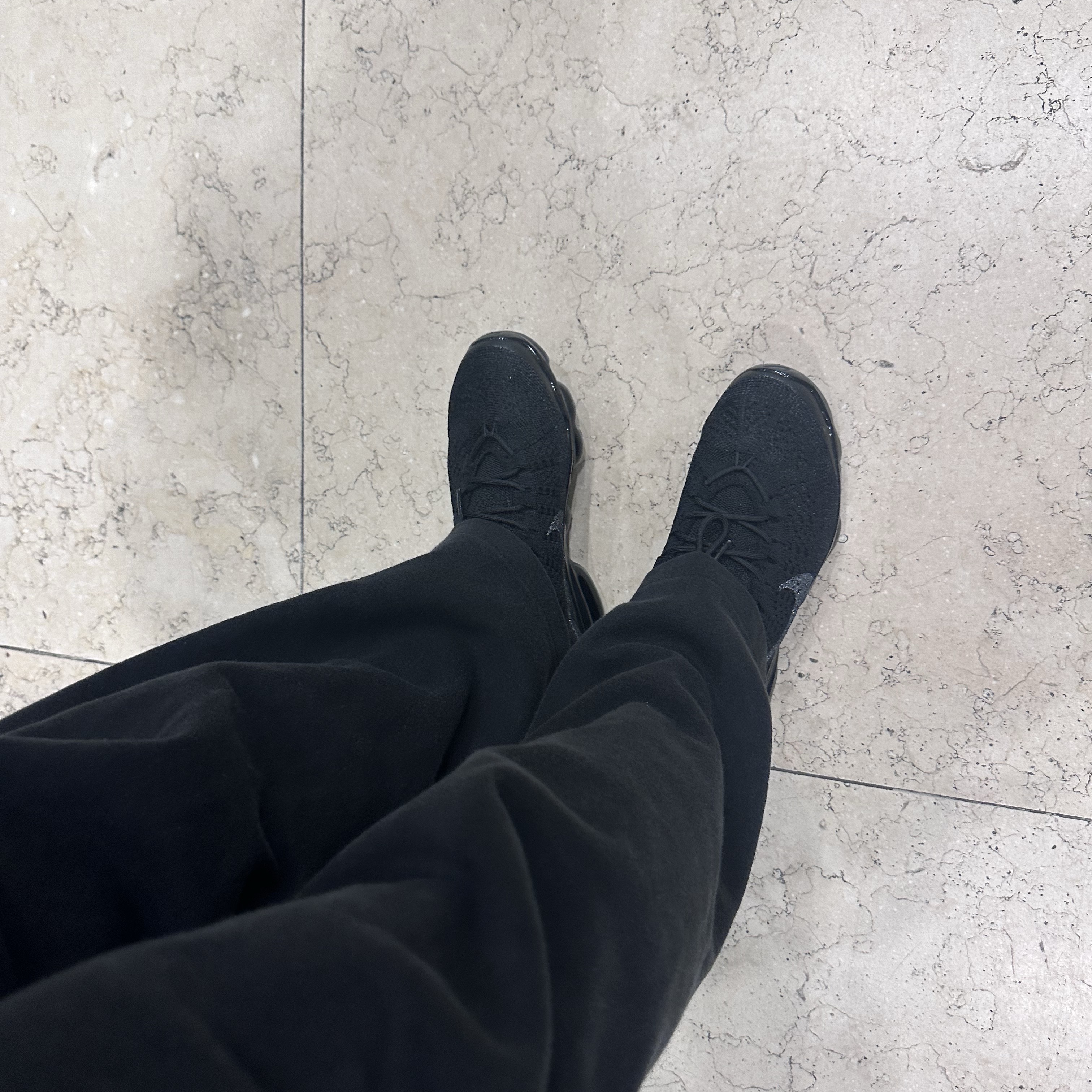 Nike Air VaporMax 2023 Flyknit Triple Black 착용 스타일