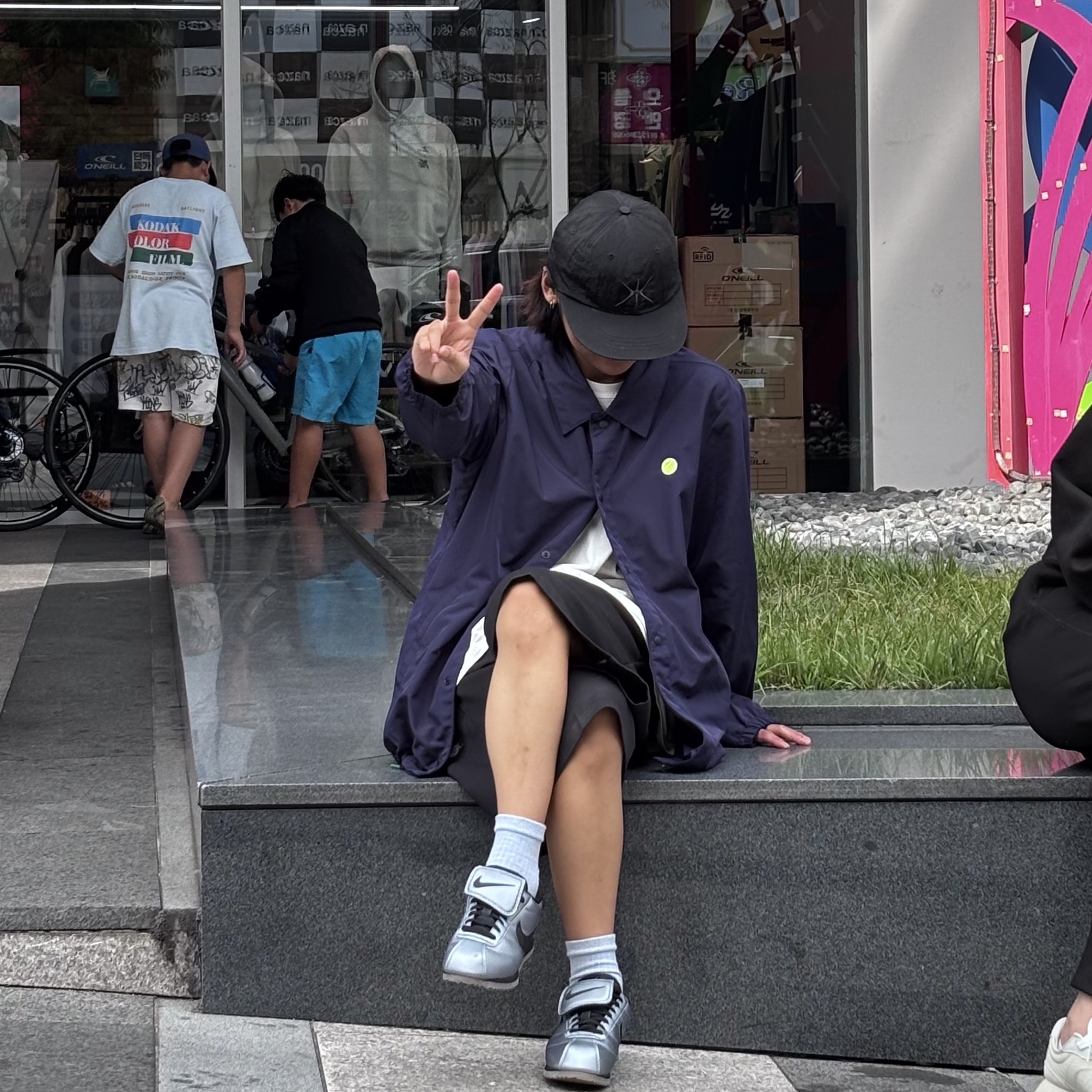 Nike Cortez Leather SE Metallic Cool Grey Black, Dickies Loose Fit 13 Inch Flat Front Work Shorts Black 착용 스타일 - 1