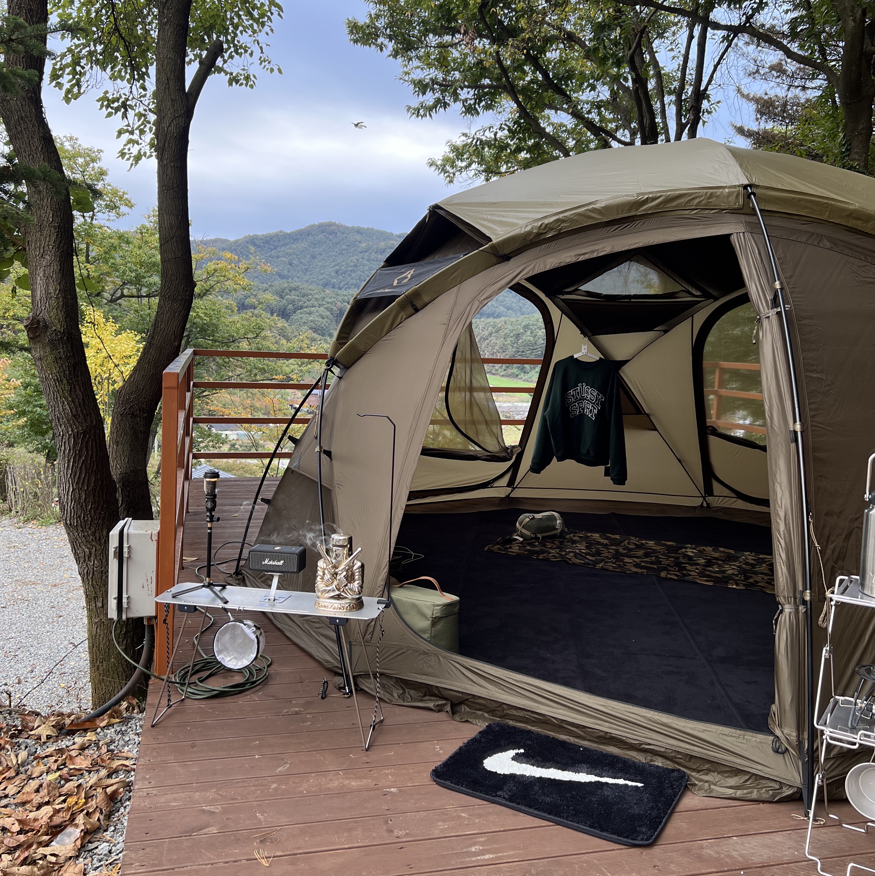Helinox Tactical Chair One Military Olive, Helinox Tactical Nona Dome 4.0 Coyote Tan 착용 스타일 - 3