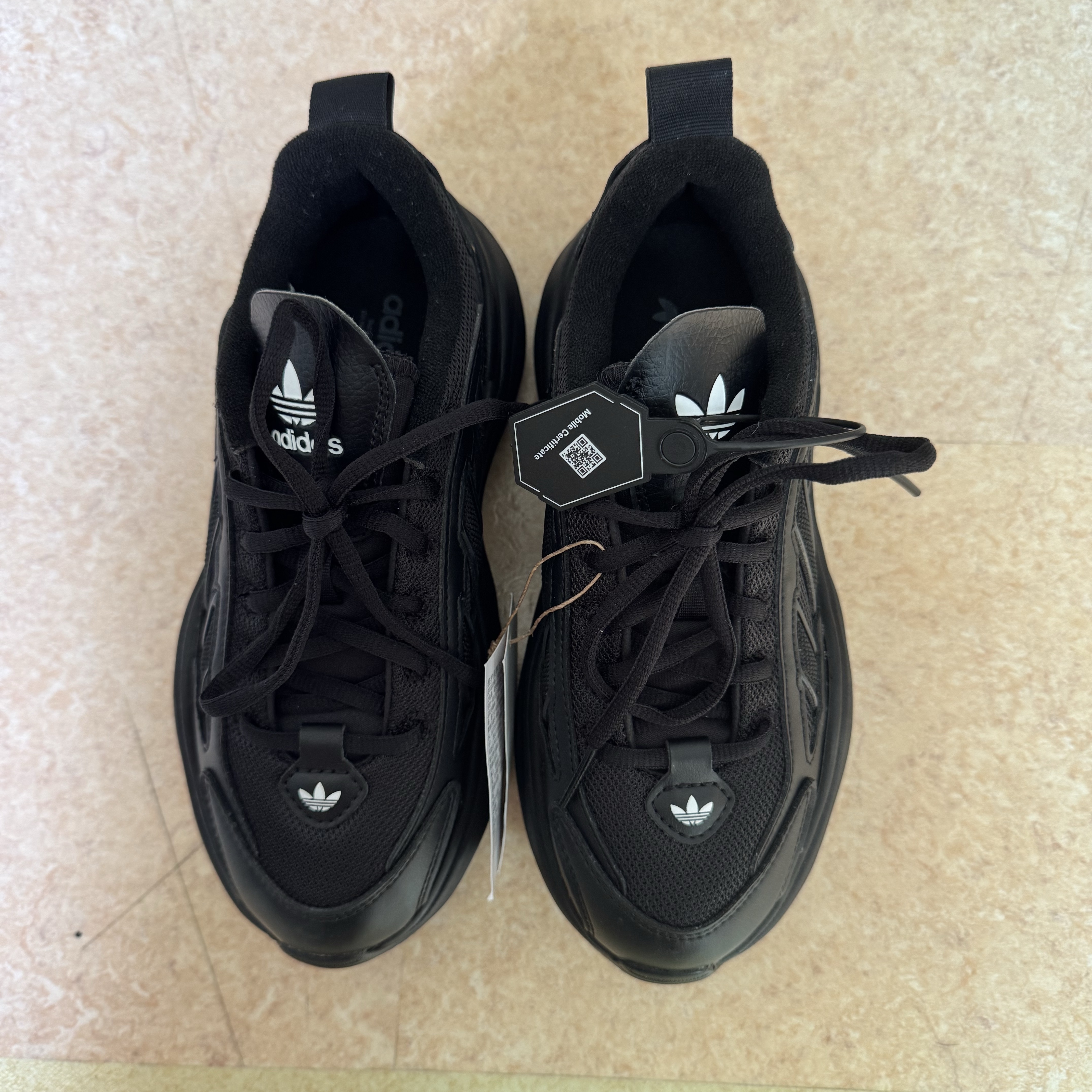 (W) Adidas Ozgaia Core Black 착용 스타일 - 1