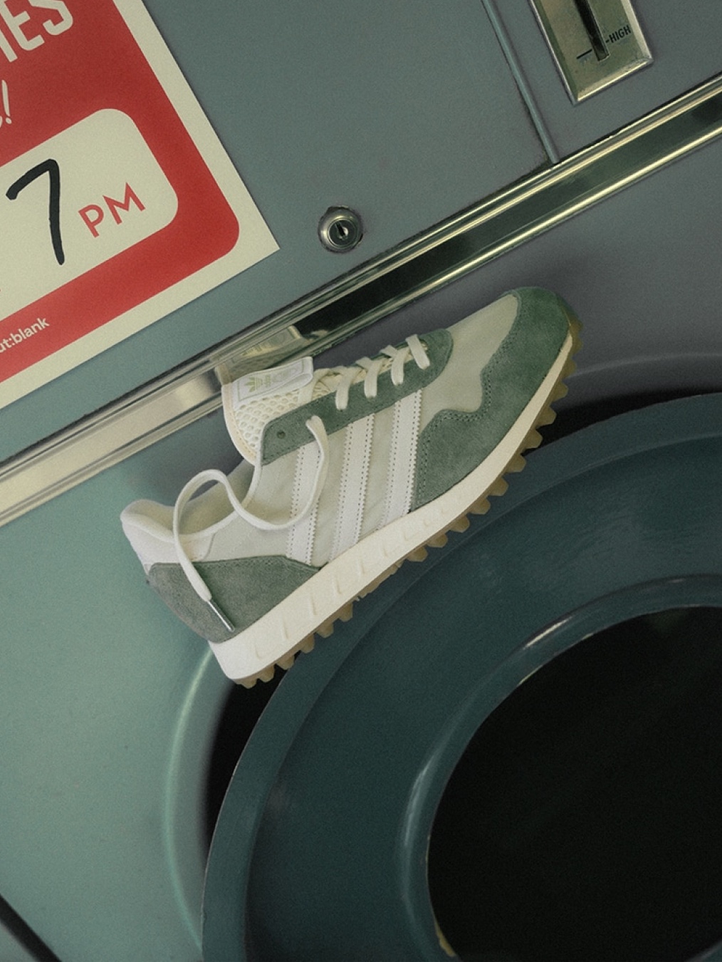 Adidas x END. Gazelle Indoor Laundromat, Adidas x END. SL 72 Laundromat 착용 스타일 - 6
