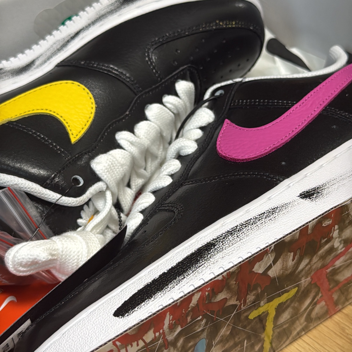 Nike x Peaceminusone Air Force 1 Low Para-Noise 3.0 Black and Multicolor 착용 스타일