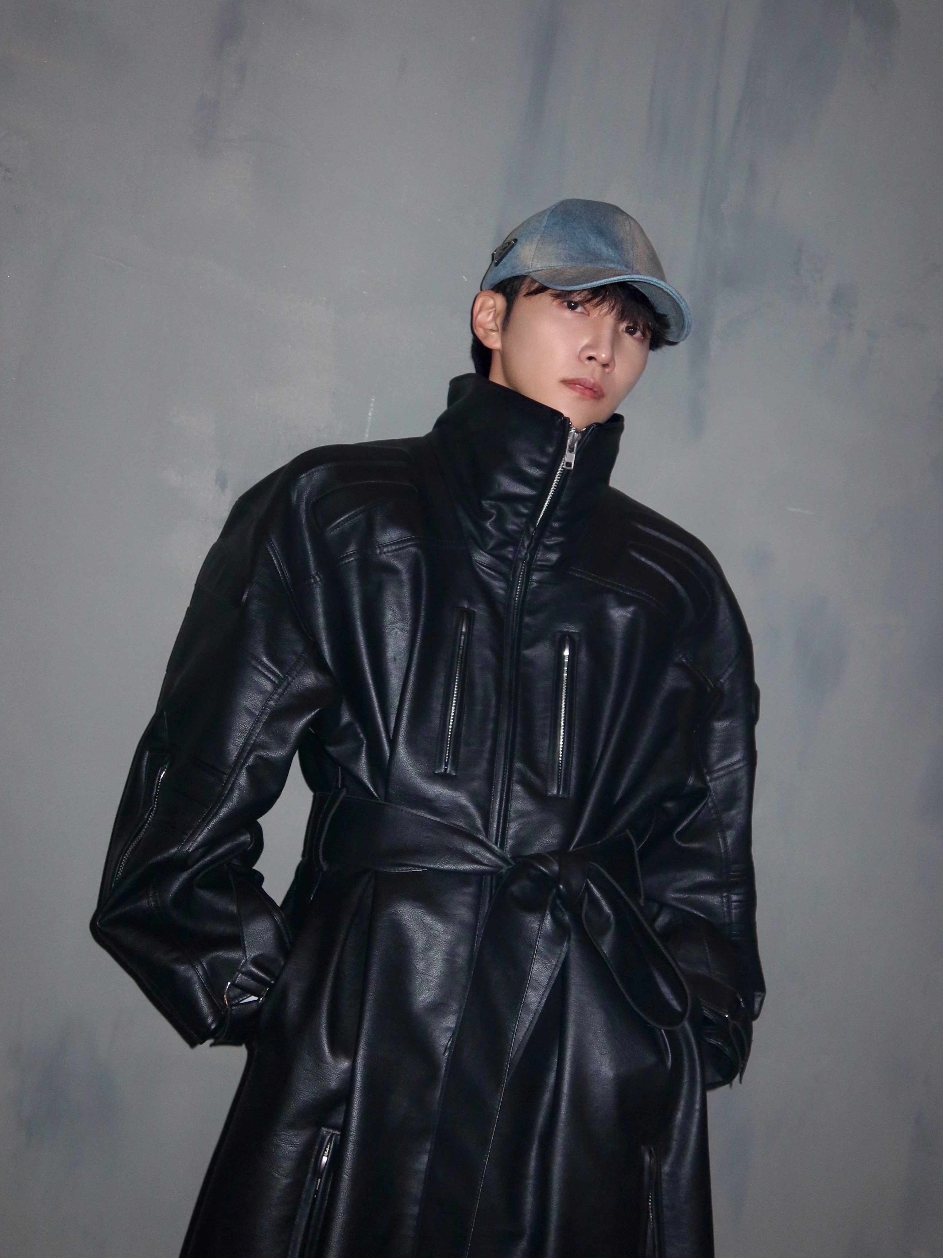Prada Monolith Brushed Leather Loafers Black, Prada Denim Baseball Cap Light Blue 착용 스타일 - 2