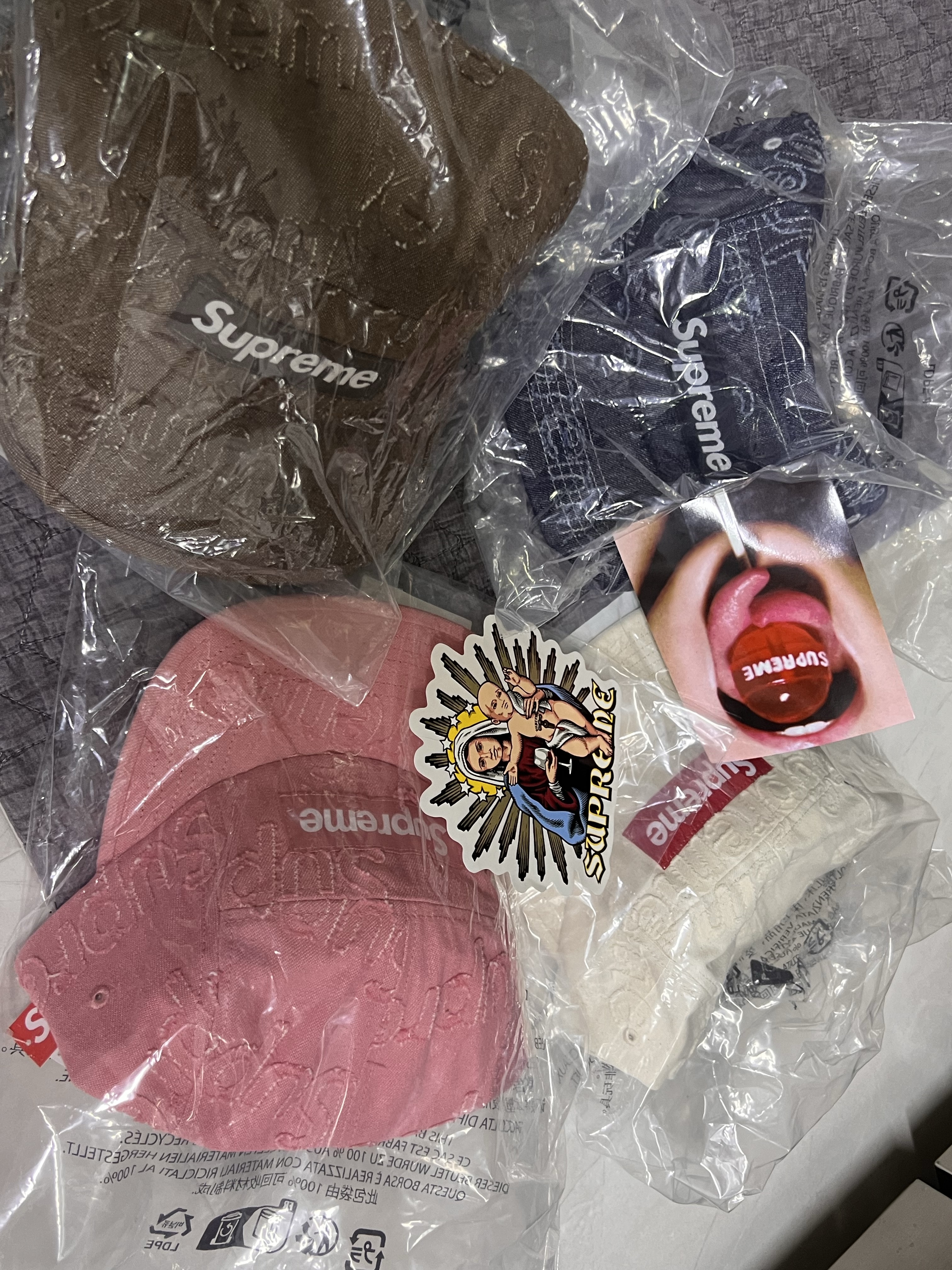 Supreme Lasered Denim Camp Cap Brown - 24FW, Supreme Lasered Denim Camp Cap Pink - 24FW 착용 스타일 - 3