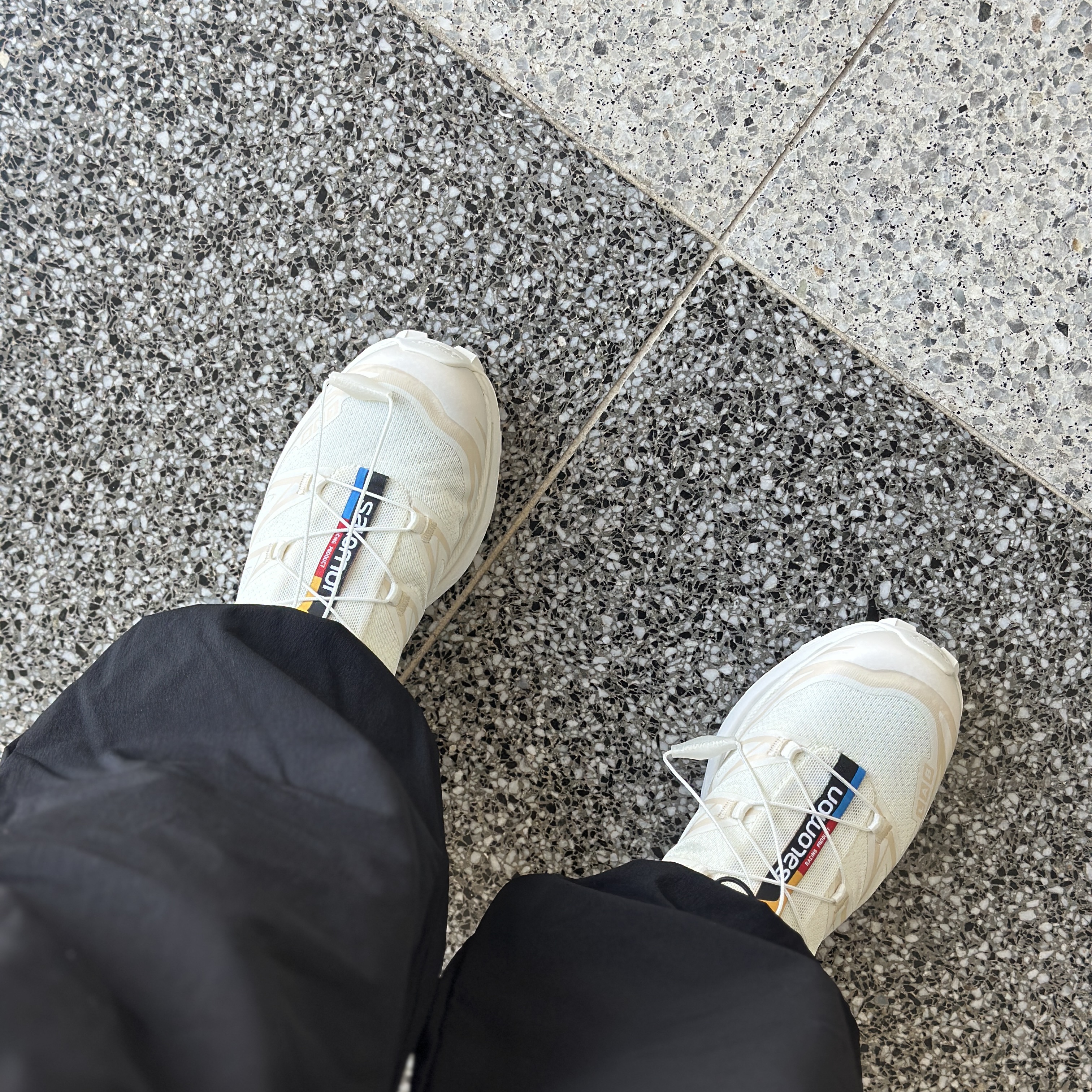 Salomon XT-6 Vanilla Ice Almond Milk 착용 스타일