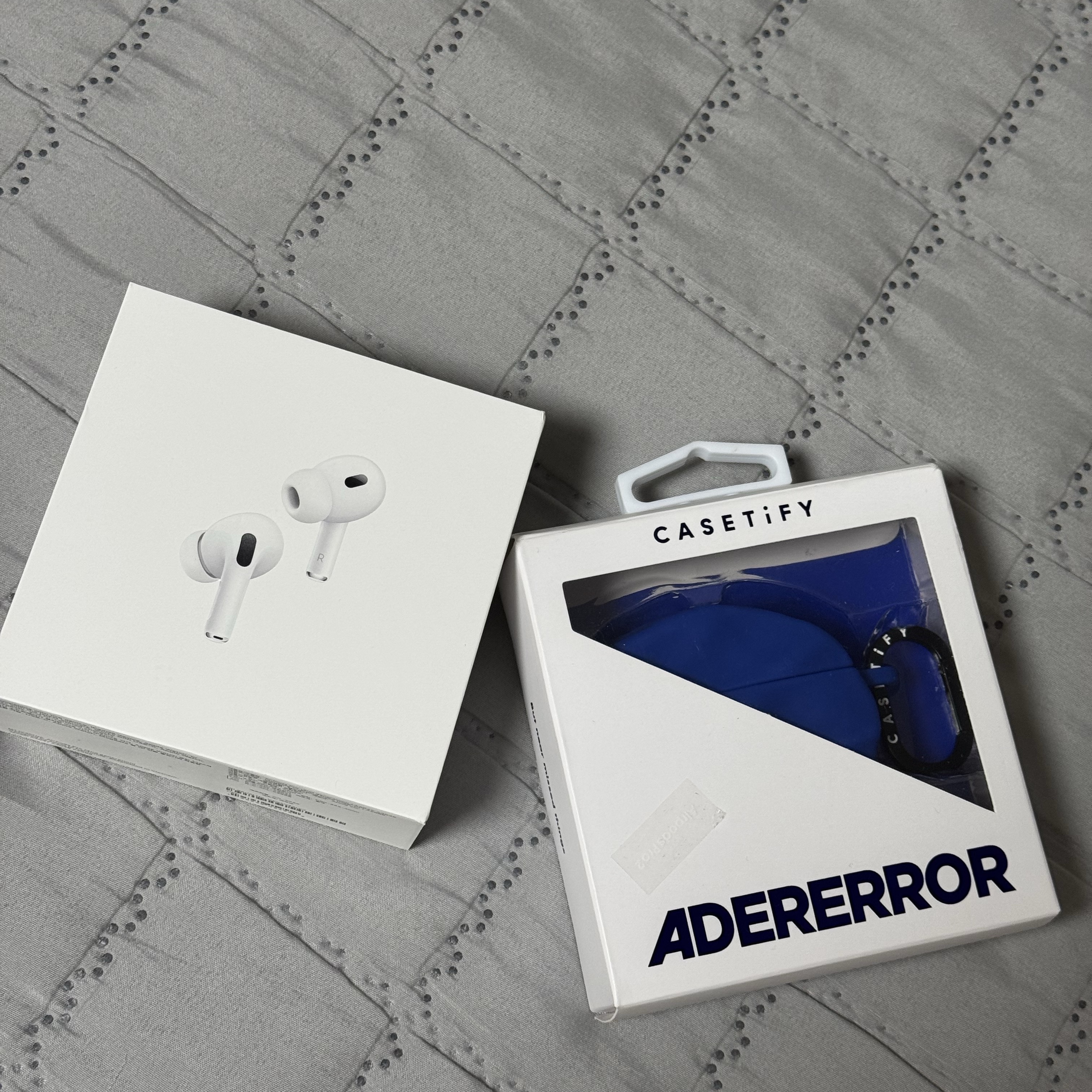 Apple Airpods Pro 2nd Gen with MagSafe Charging Case USB C (Korean Ver.), Casetify x Ader Error Wavy Collectable AirPods Pro 1st/2nd gen Case Blue 착용 스타일
