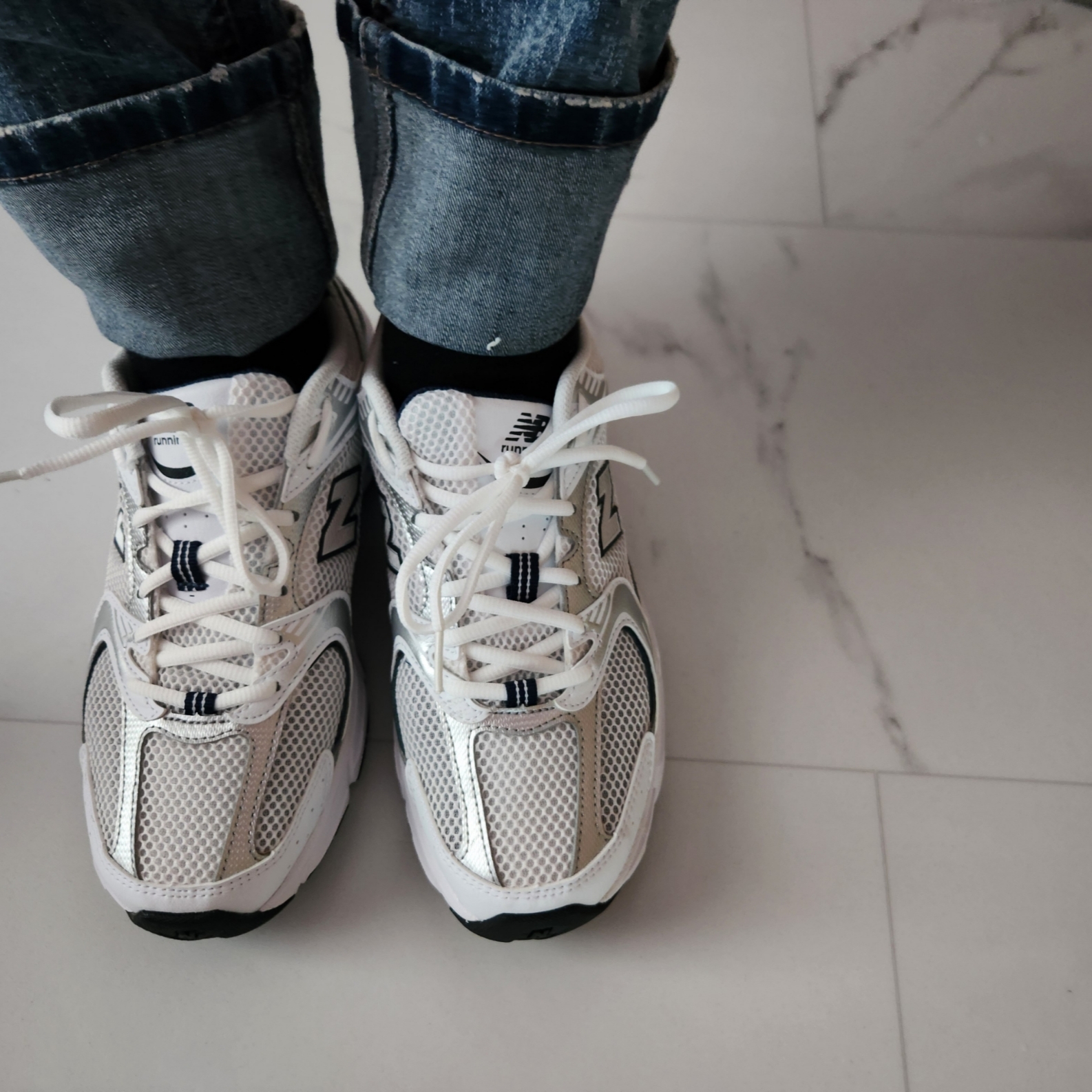 New Balance 530 White 착용 스타일 - 2