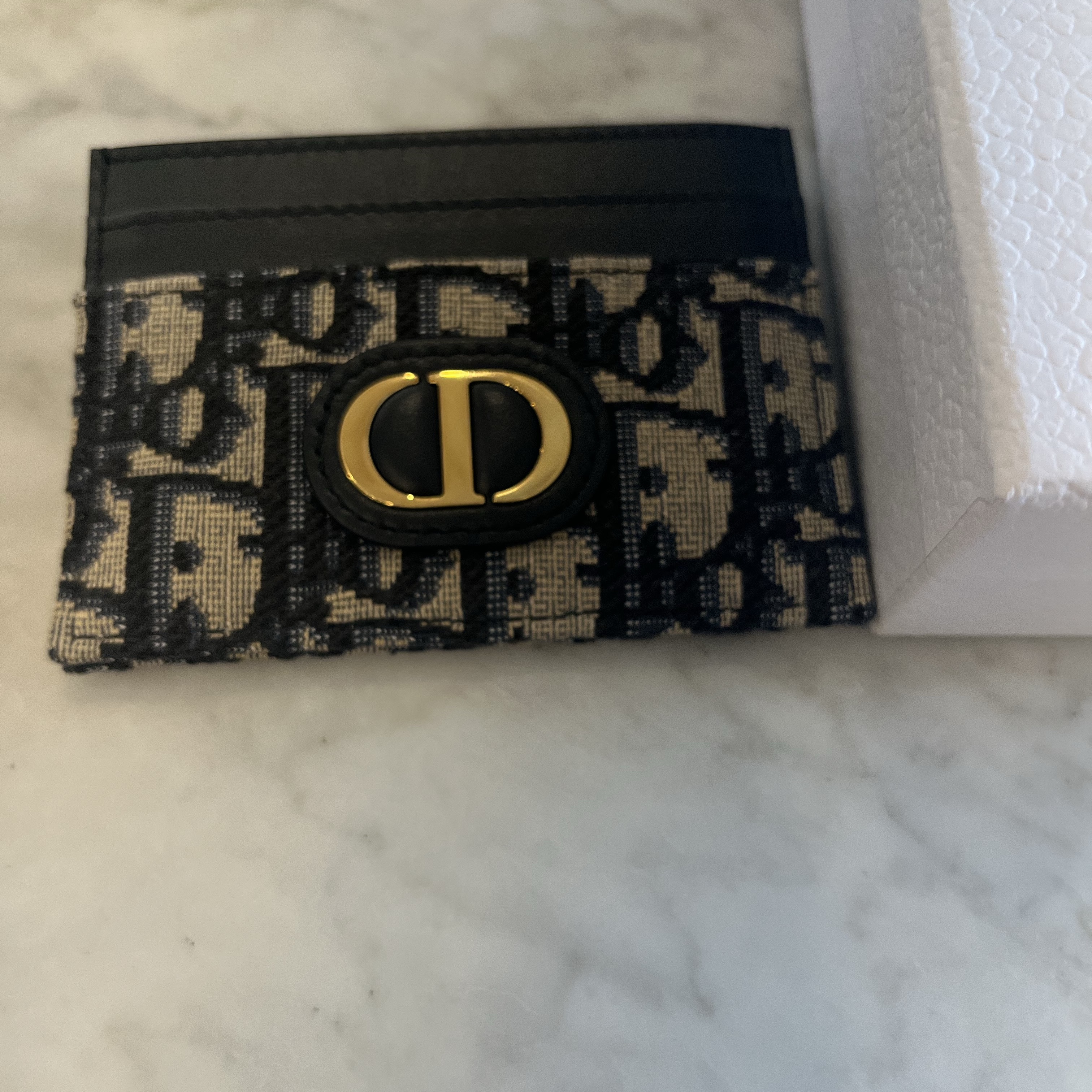 Dior 30 Montaigne Five Slot Card Holder Blue Dior Oblique Jacquard 착용 스타일