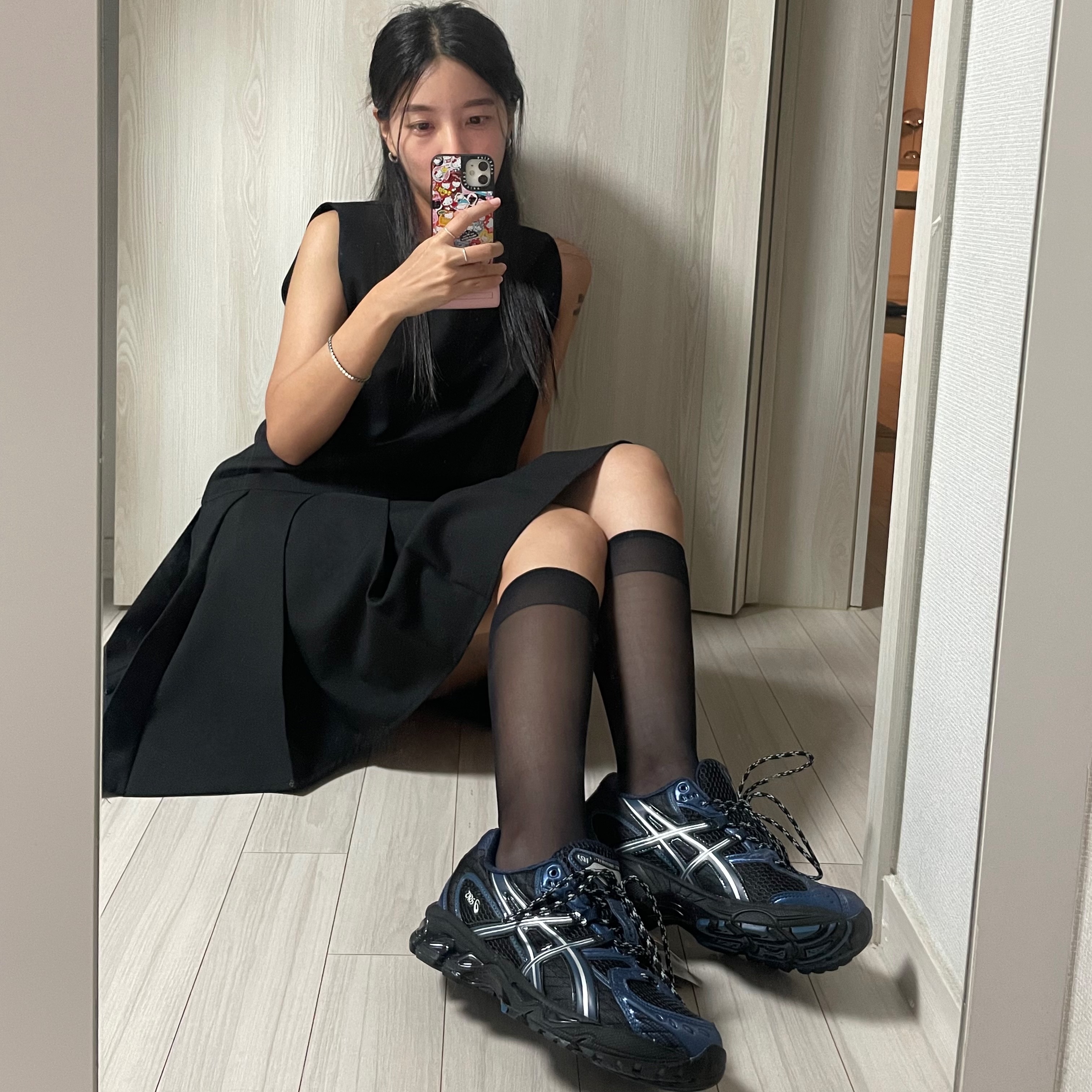Asics Gel-Nimbus 10.1 Black Grand Shark 착용 스타일 - 3