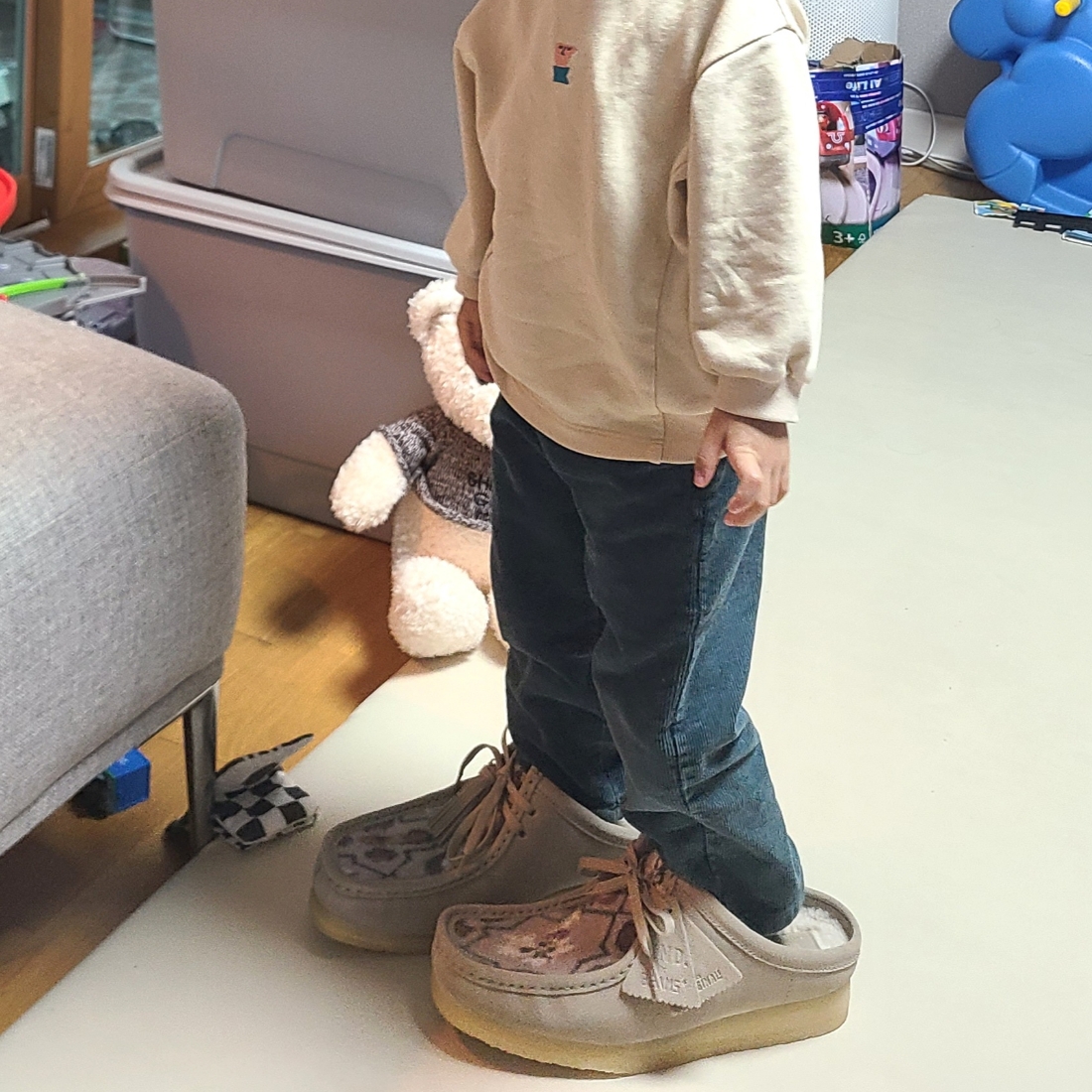 Clarks x END. x Beams Plus Ski Club Wallabee Mule Maple 착용 스타일