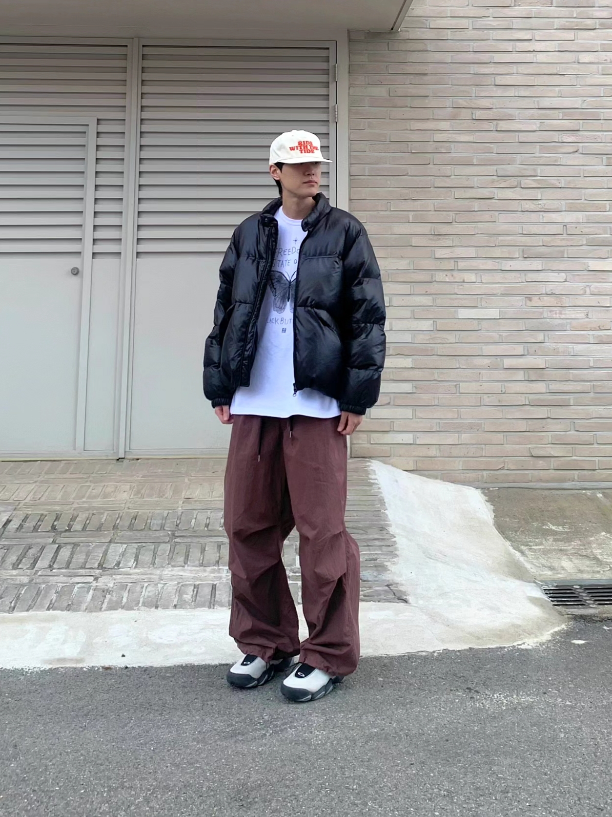 Oakley Factory Team x Brain Dead Flesh White Birch 착용 스타일 - 2