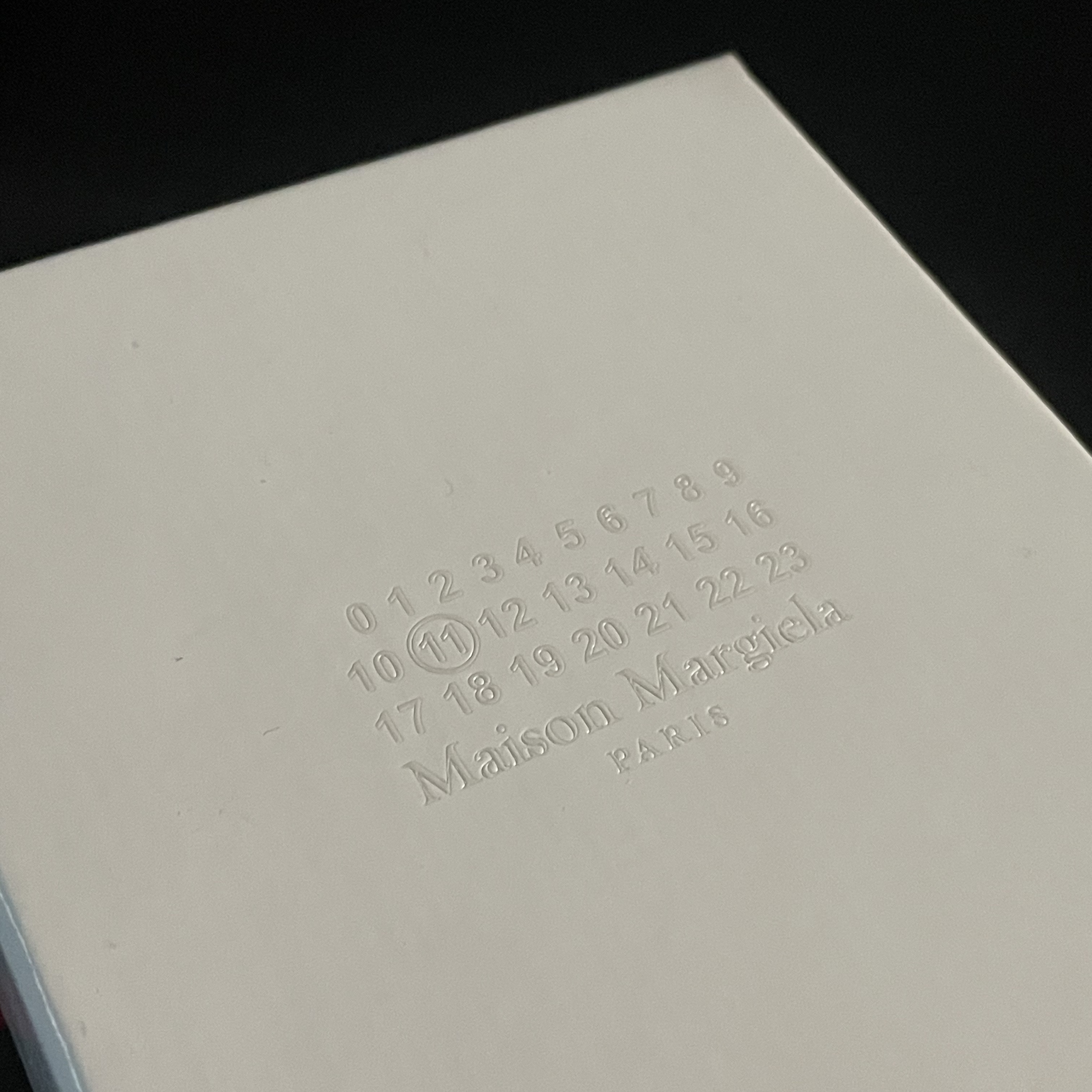Maison Margiela Four Stitch Card Holder Black 착용 스타일 - 1