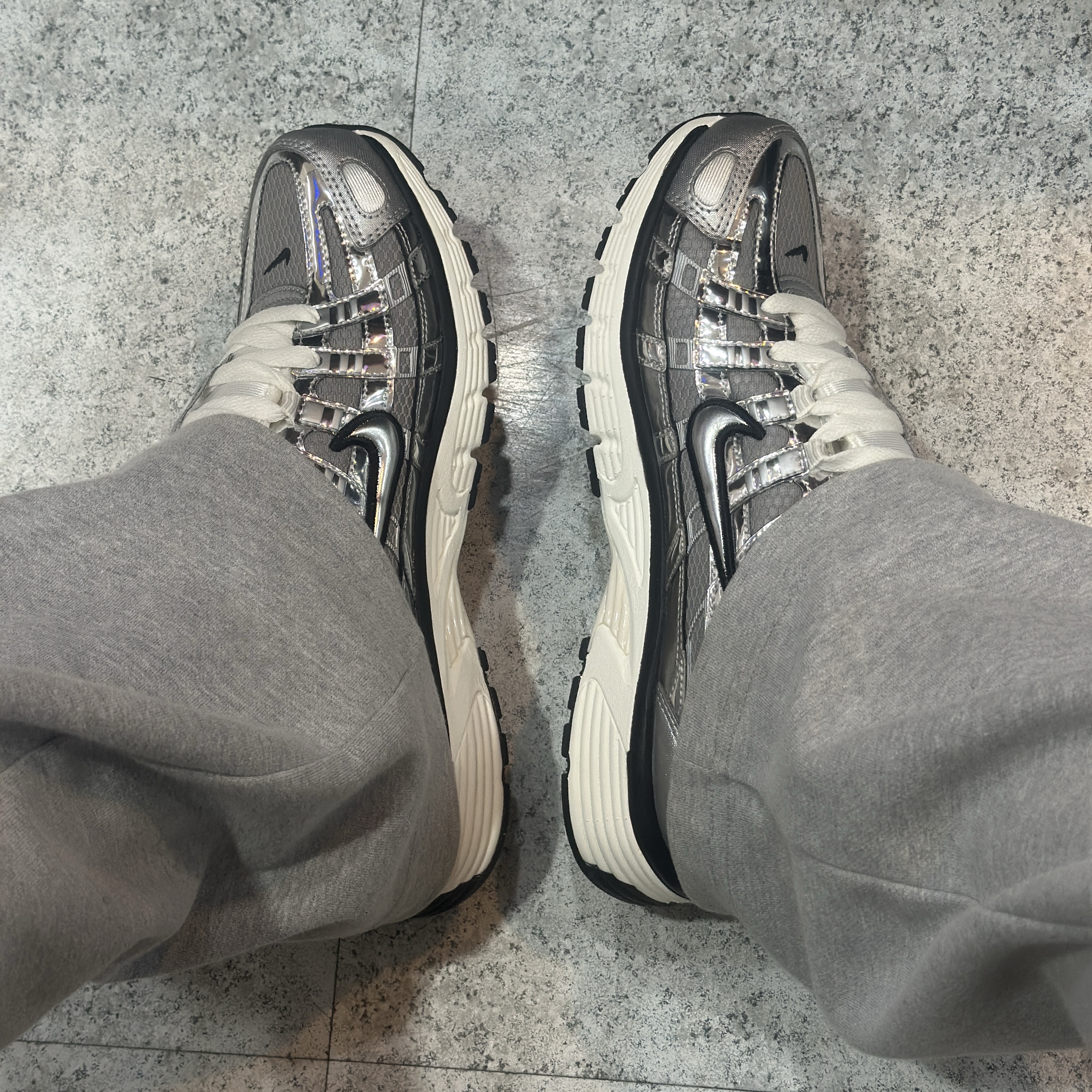 Nike P-6000 Metallic Silver 착용 스타일 - 3