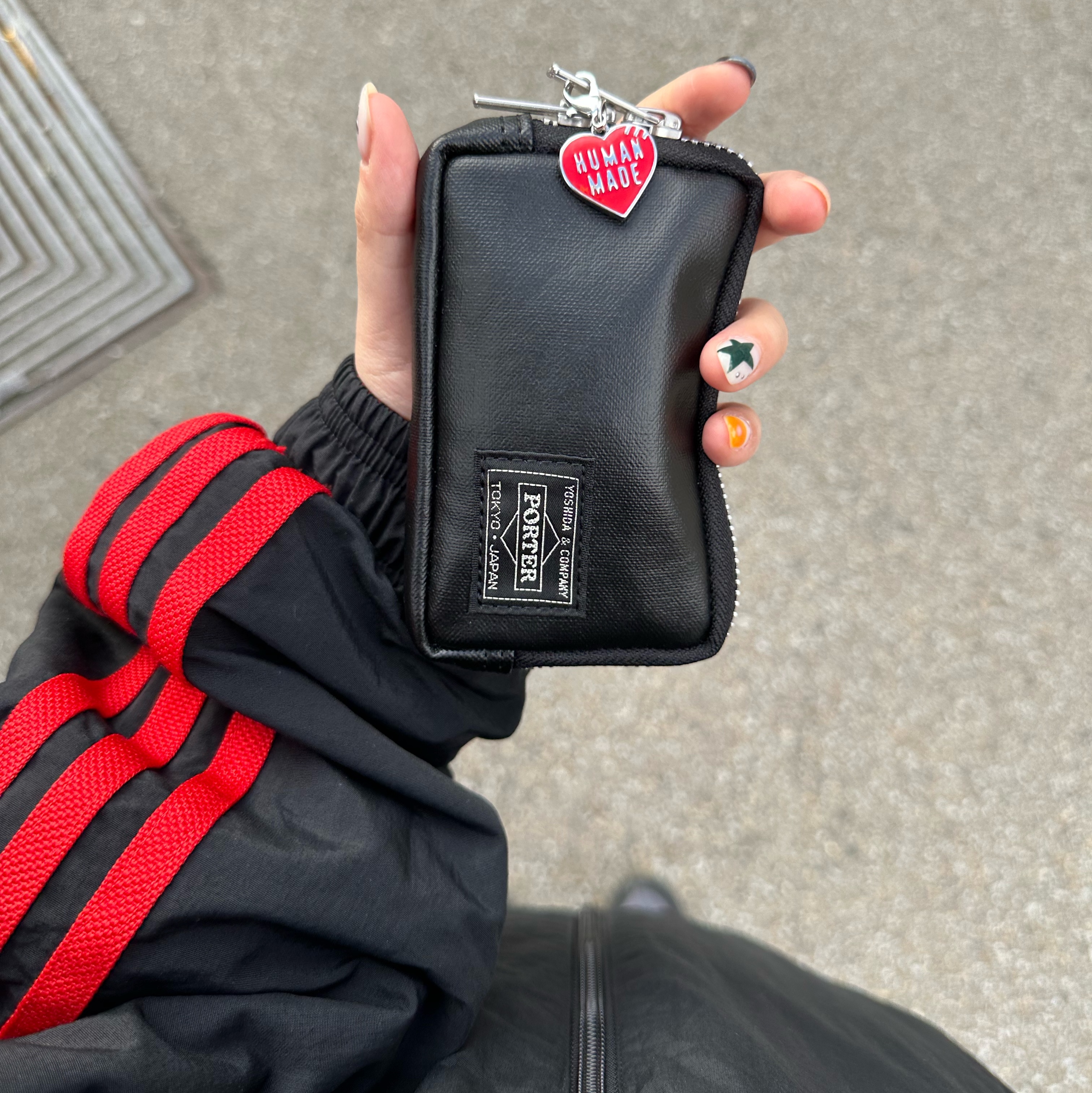 Porter Freestyle Multi Coin Case Black, Human Made Heart Mini Keycharm Red 착용 스타일