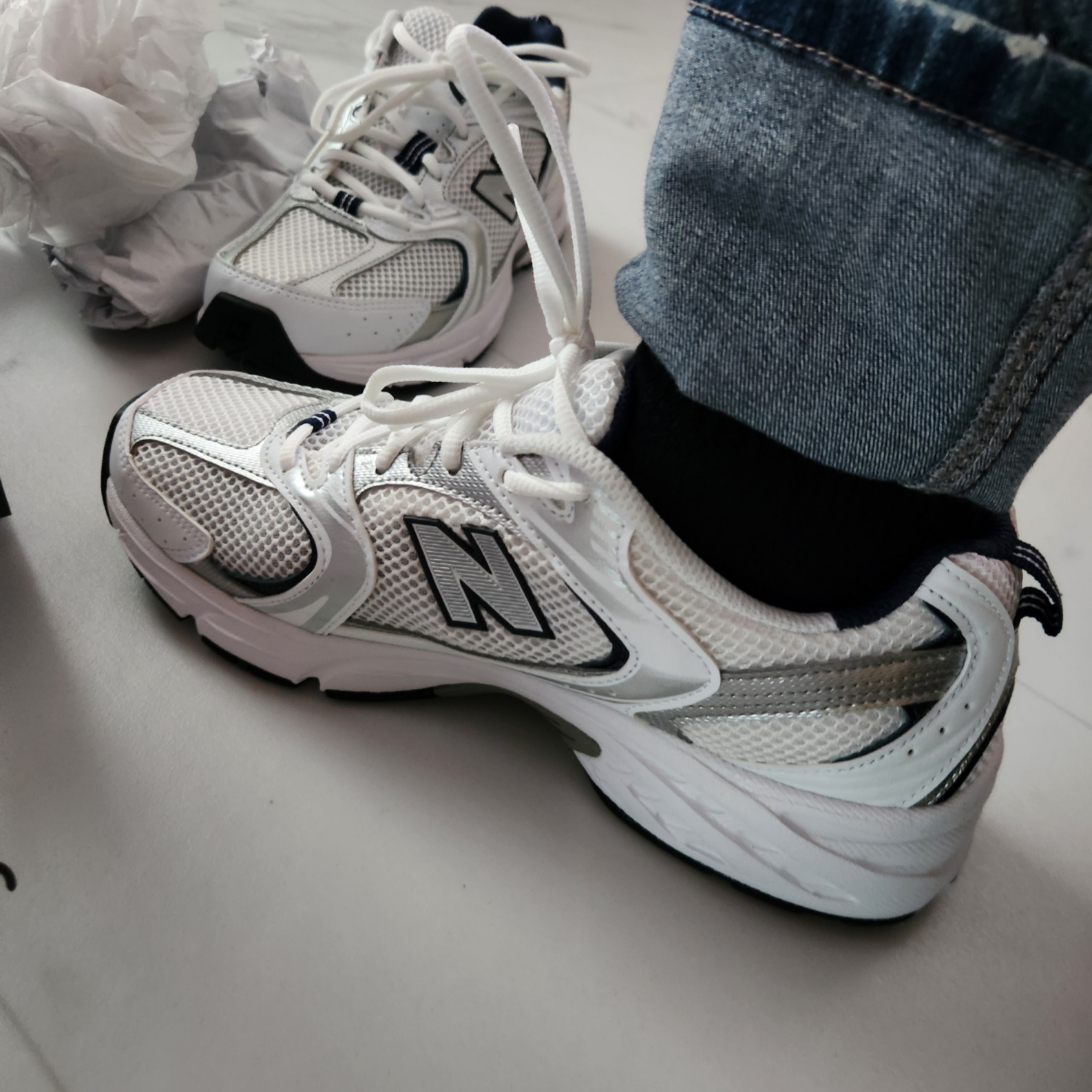 New Balance 530 White 착용 스타일 - 1