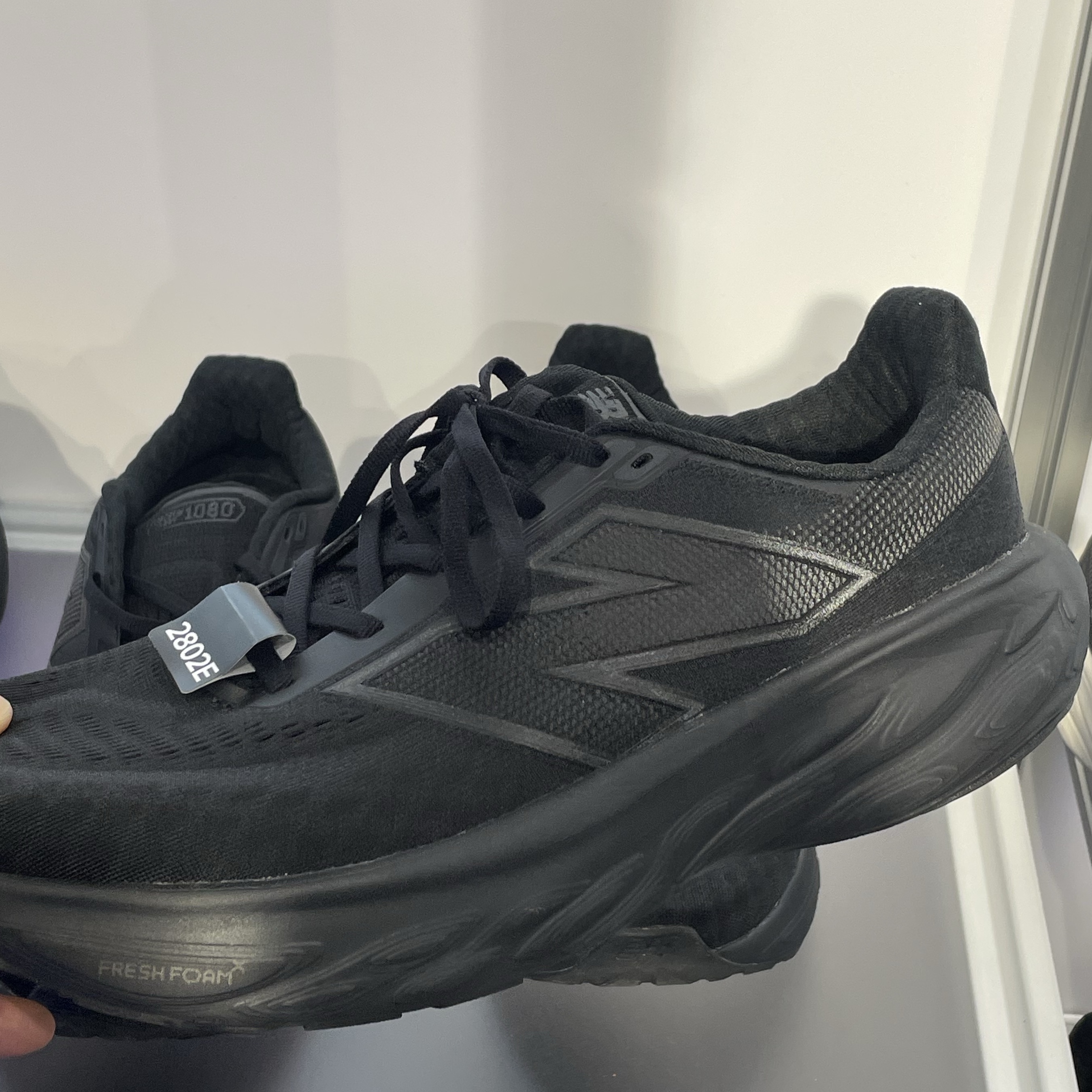 New Balance Fresh Foam X 1080v14 Black Black Metallic - 2E Wide 착용 스타일