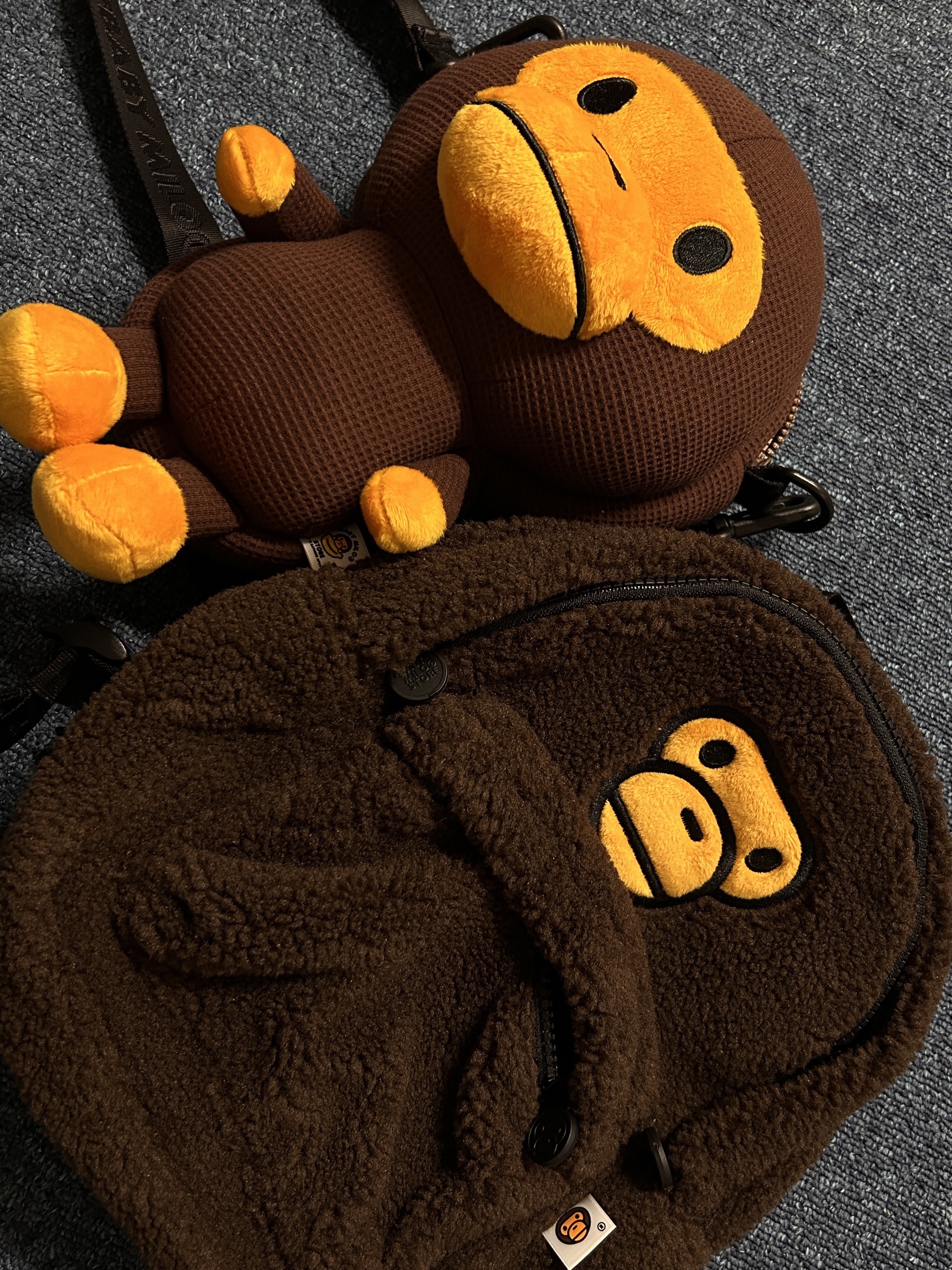 BAPE Baby Milo Mini Fur Backpack Brown, BAPE Baby Milo Plush Cross Bag Brown 착용 스타일