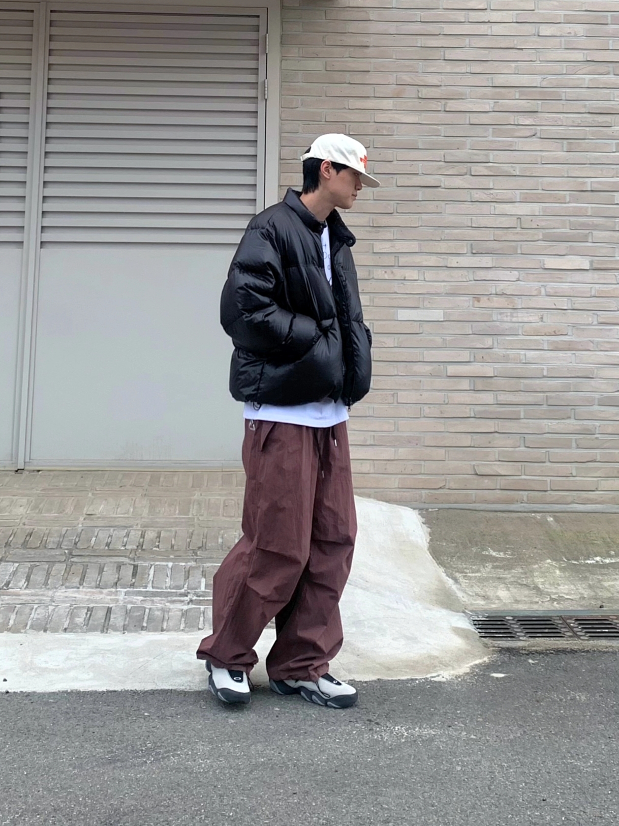Oakley Factory Team x Brain Dead Flesh White Birch 착용 스타일 - 1