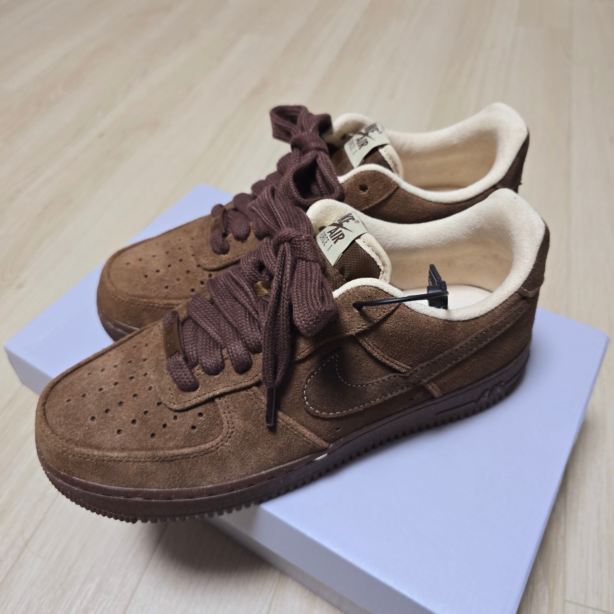 (W) Nike Air Force 1 '07 Cacao Wow 착용 스타일 - 1