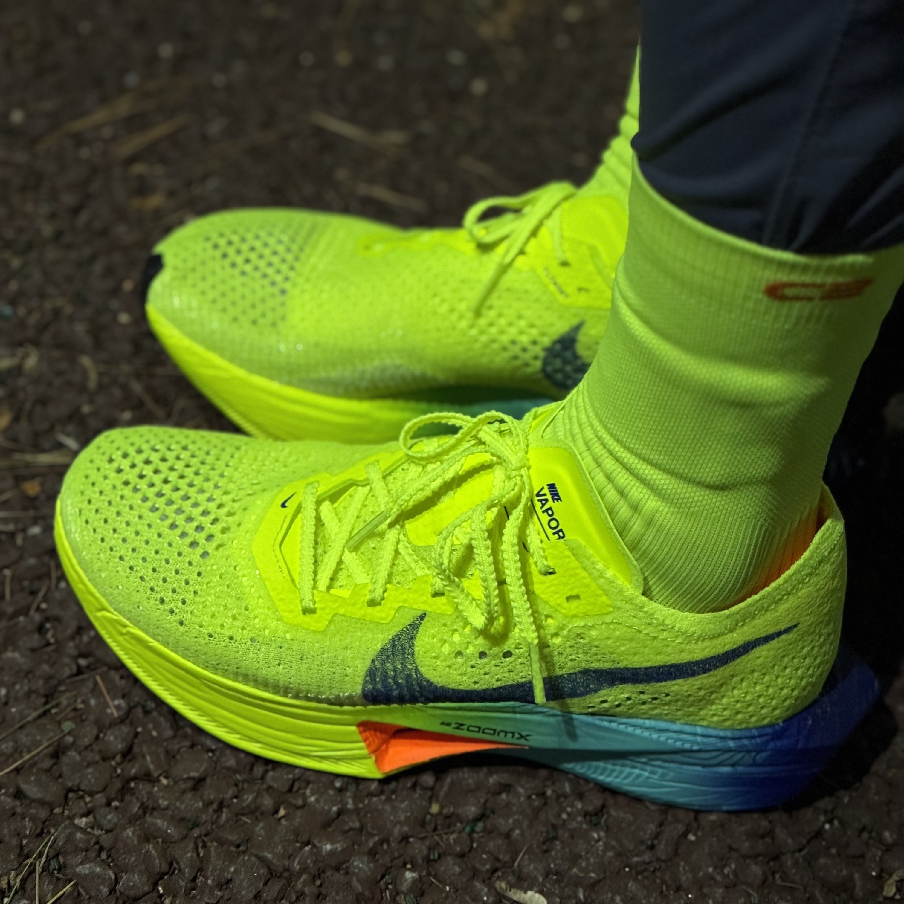 Nike ZoomX Vaporfly Next% 3 Volt Scream Green 착용 스타일 - 1
