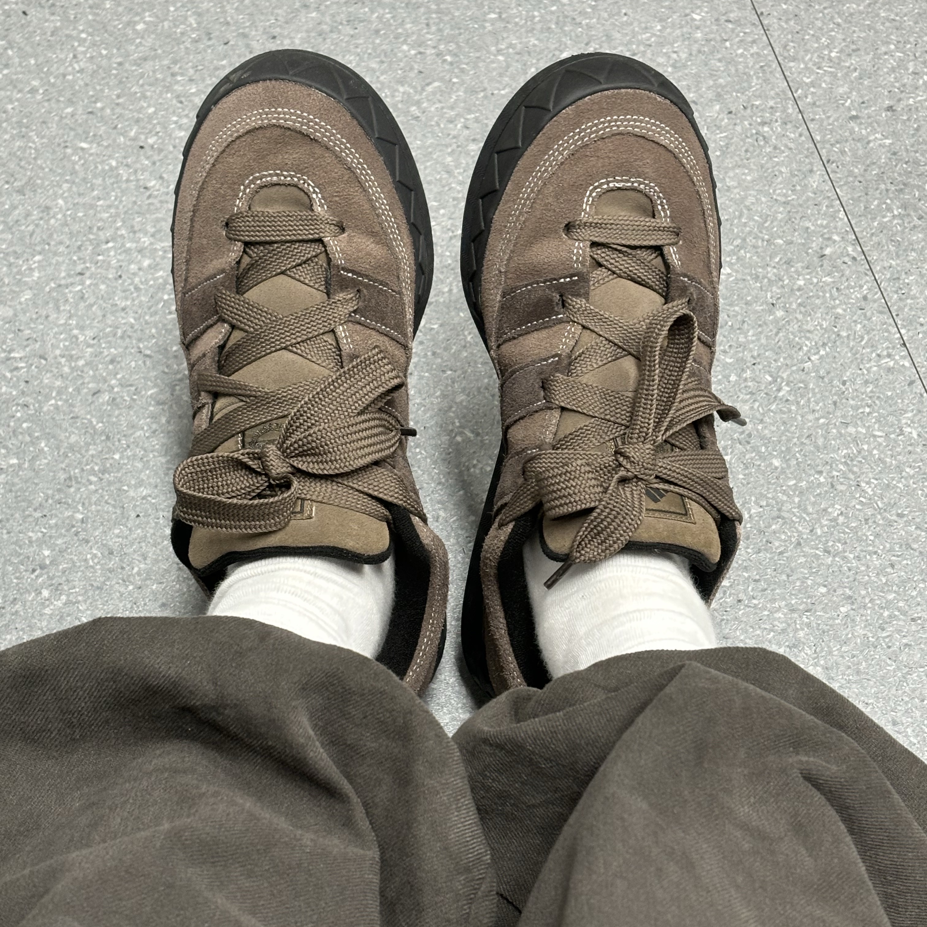 (W) Adidas Adimatic Earth Strata Dark Brown 착용 스타일