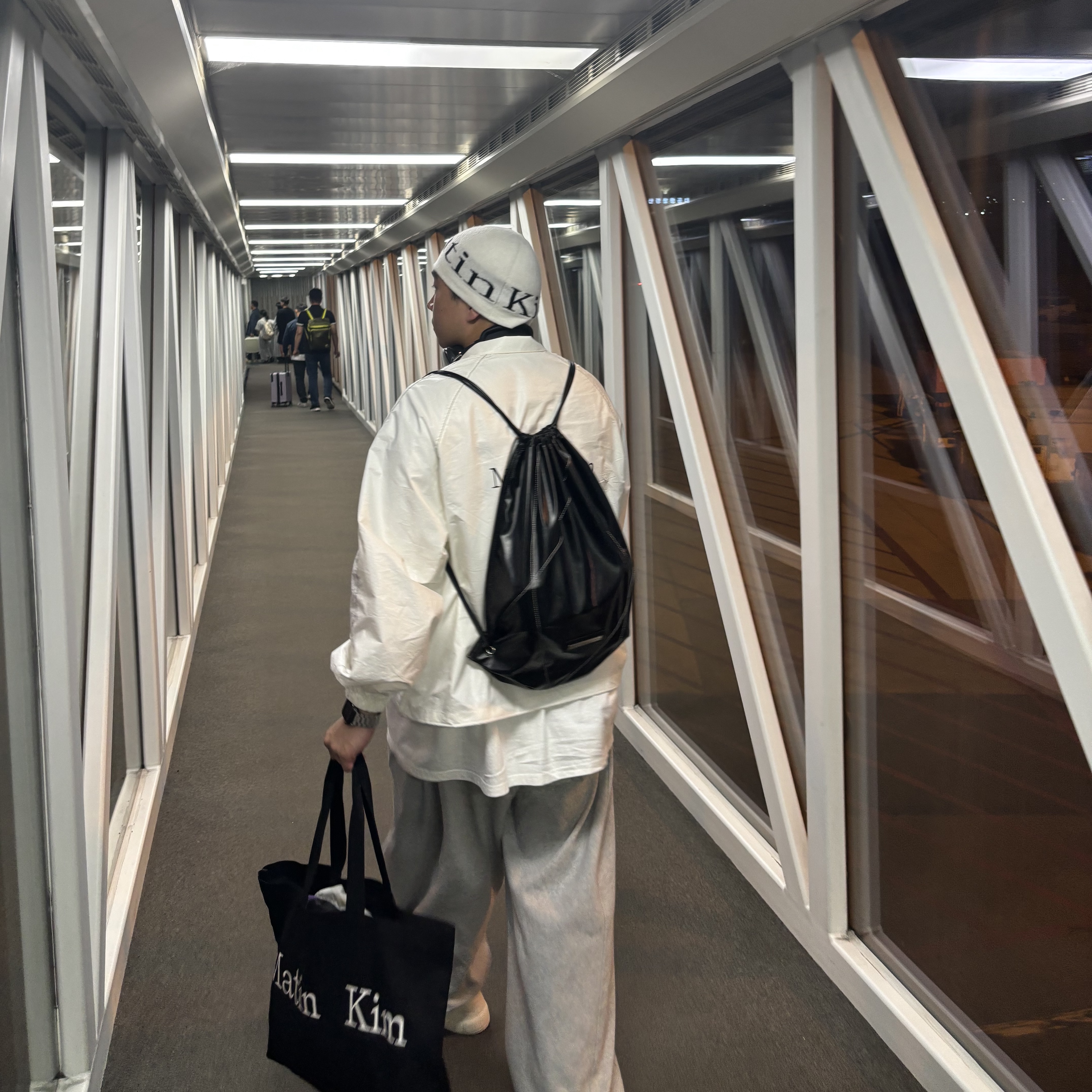 Adidas Adifom Superstar Core White, Matin Kim String Coating Backpack Black 착용 스타일
