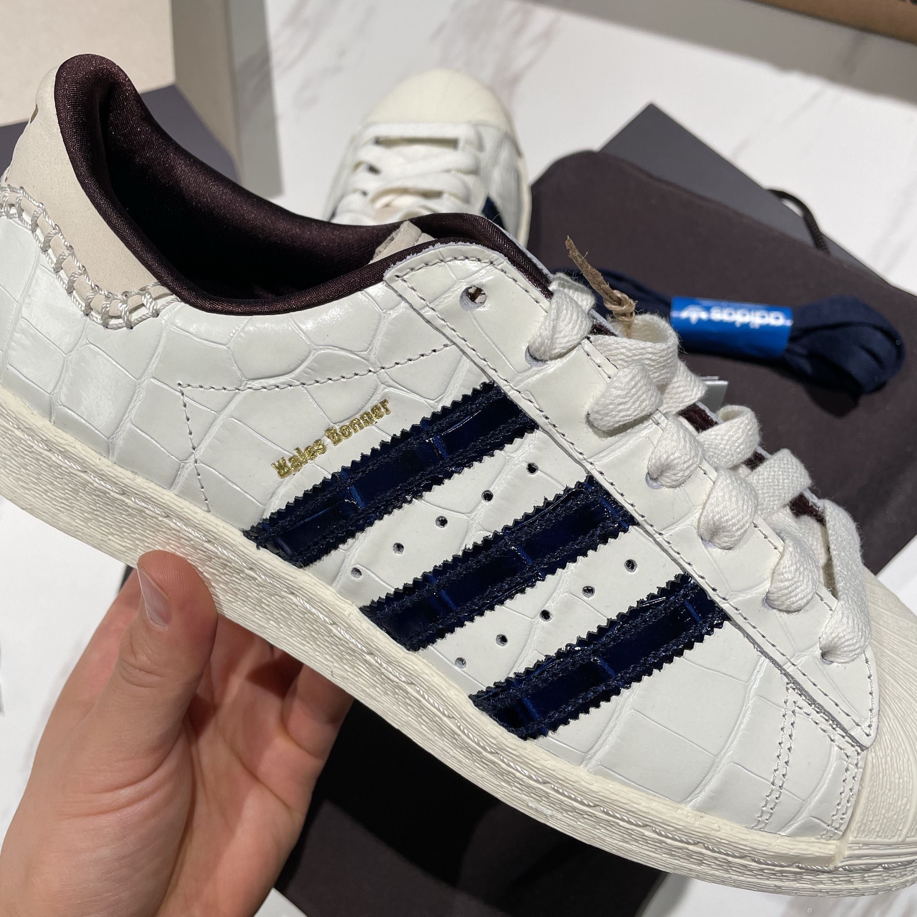 Adidas x Wales Bonner Superstar Wonder White Collegiate Navy 착용 스타일 - 4