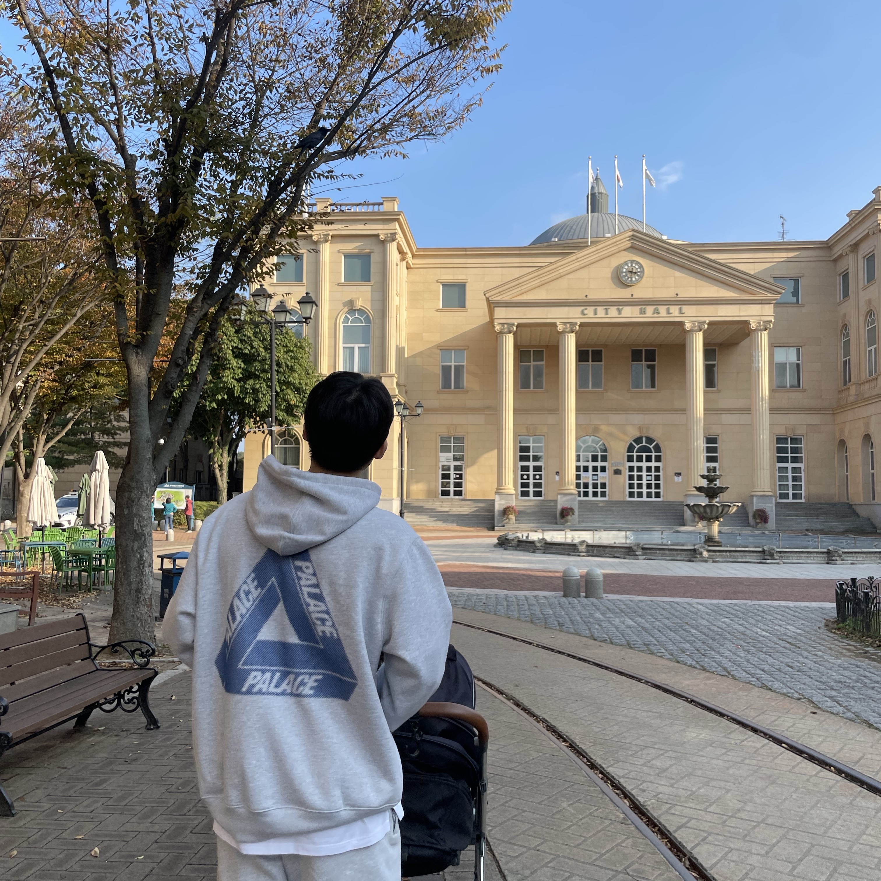 Palace Bit Grippy Tri-Ferg Hood Grey Marl - 24SS 착용 스타일