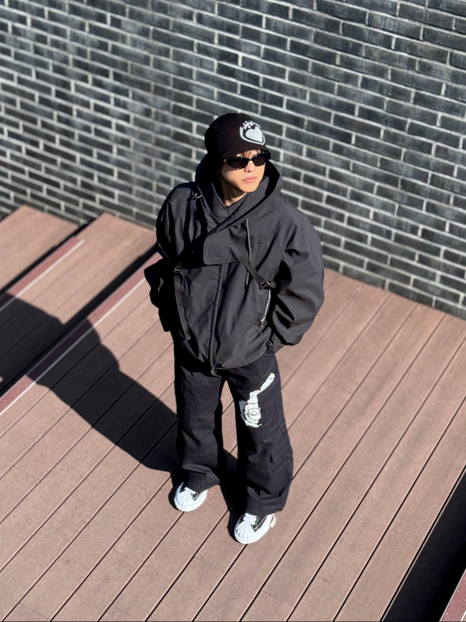 Maison Mihara Yasuhiro Blakey OG Sole Canvas Low-top Sneakers Black White, Louis Vuitton Monogram Chain Bracelet Silver 착용 스타일 - 4