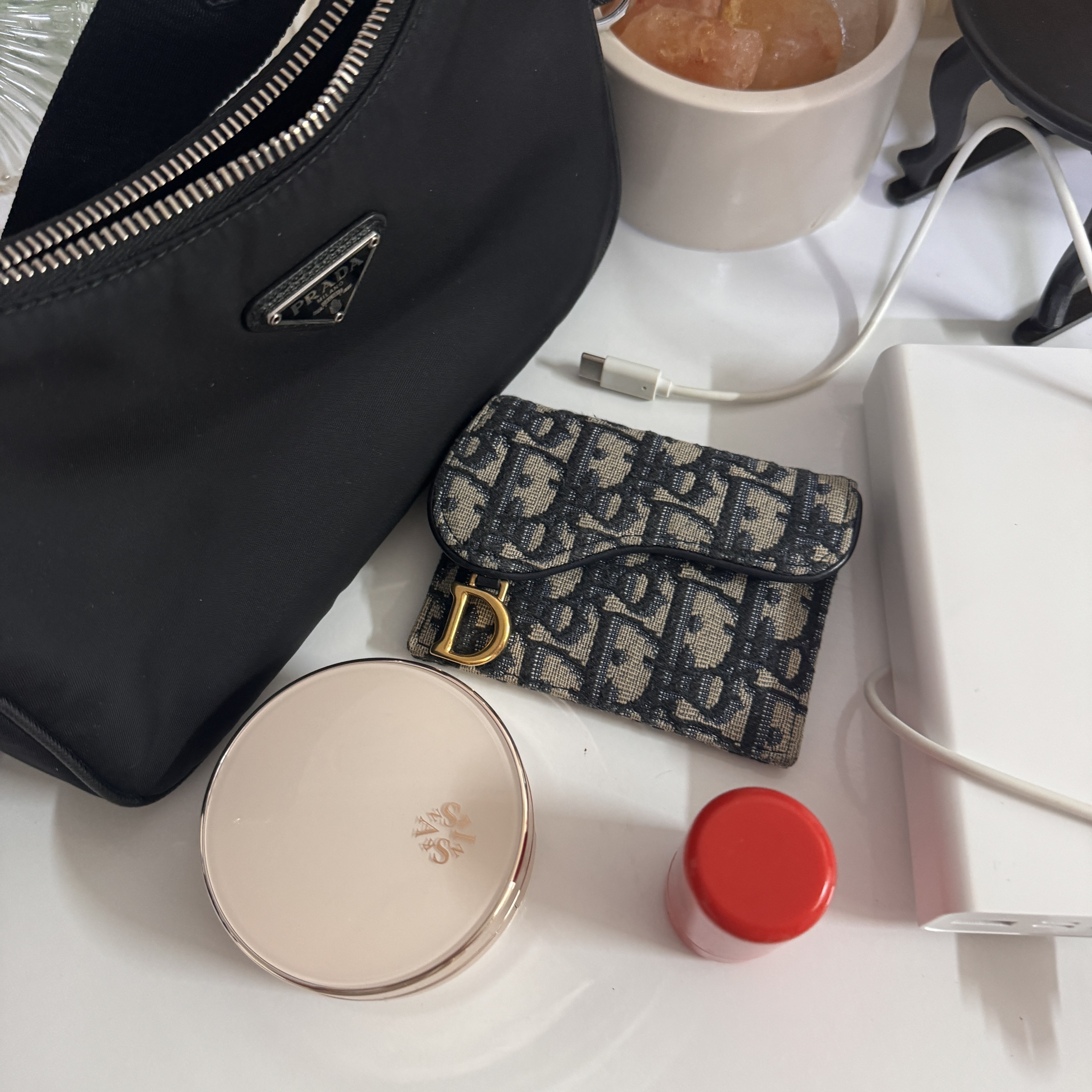 Prada Re-Edition 2005 Re-Nylon Shoulder Bag Black 착용 스타일