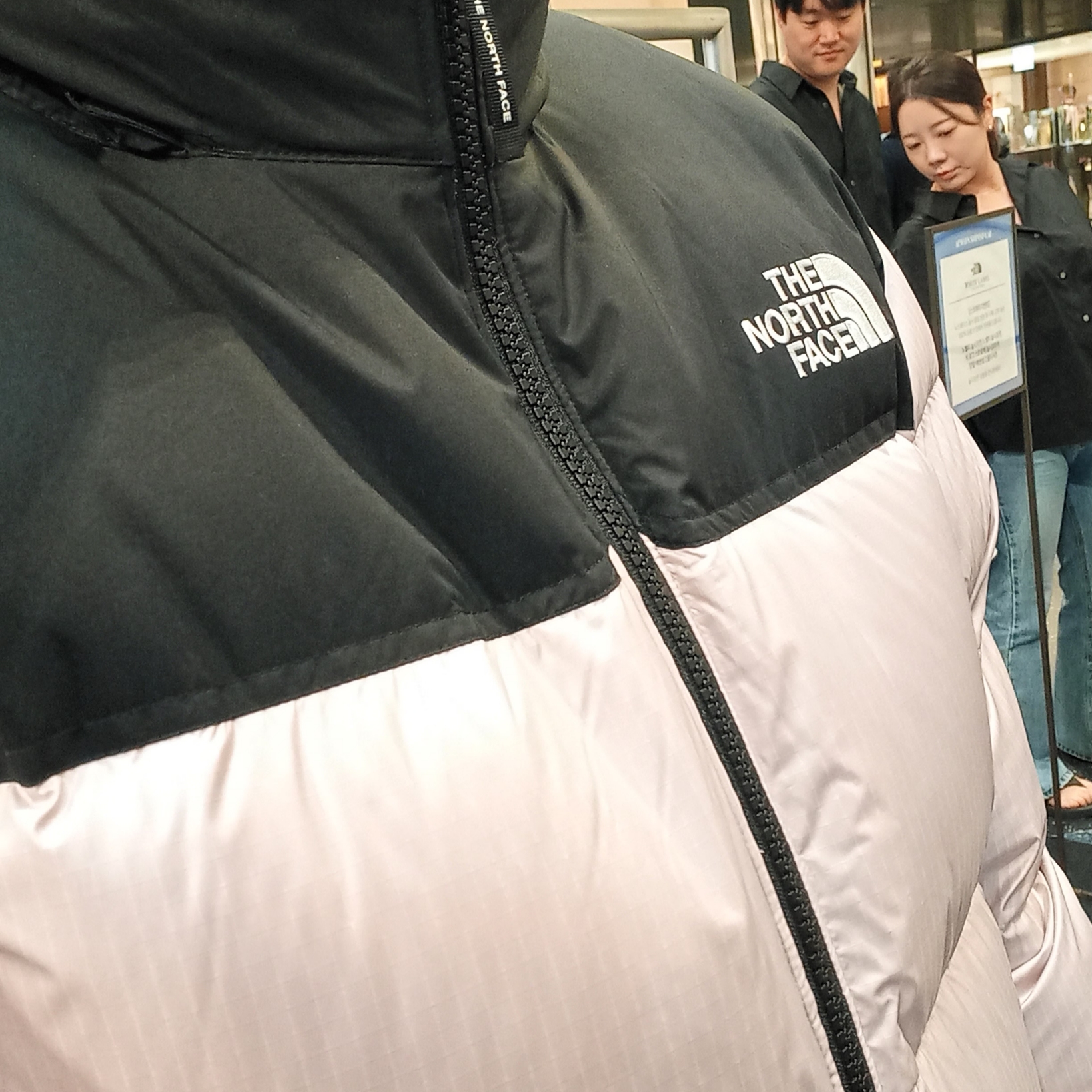 Arc'teryx Cronin Cotton Pants Tatsu, On Running x Post Archive Faction (Paf) Cloudmonster 2 Black Magnet 착용 스타일 - 4