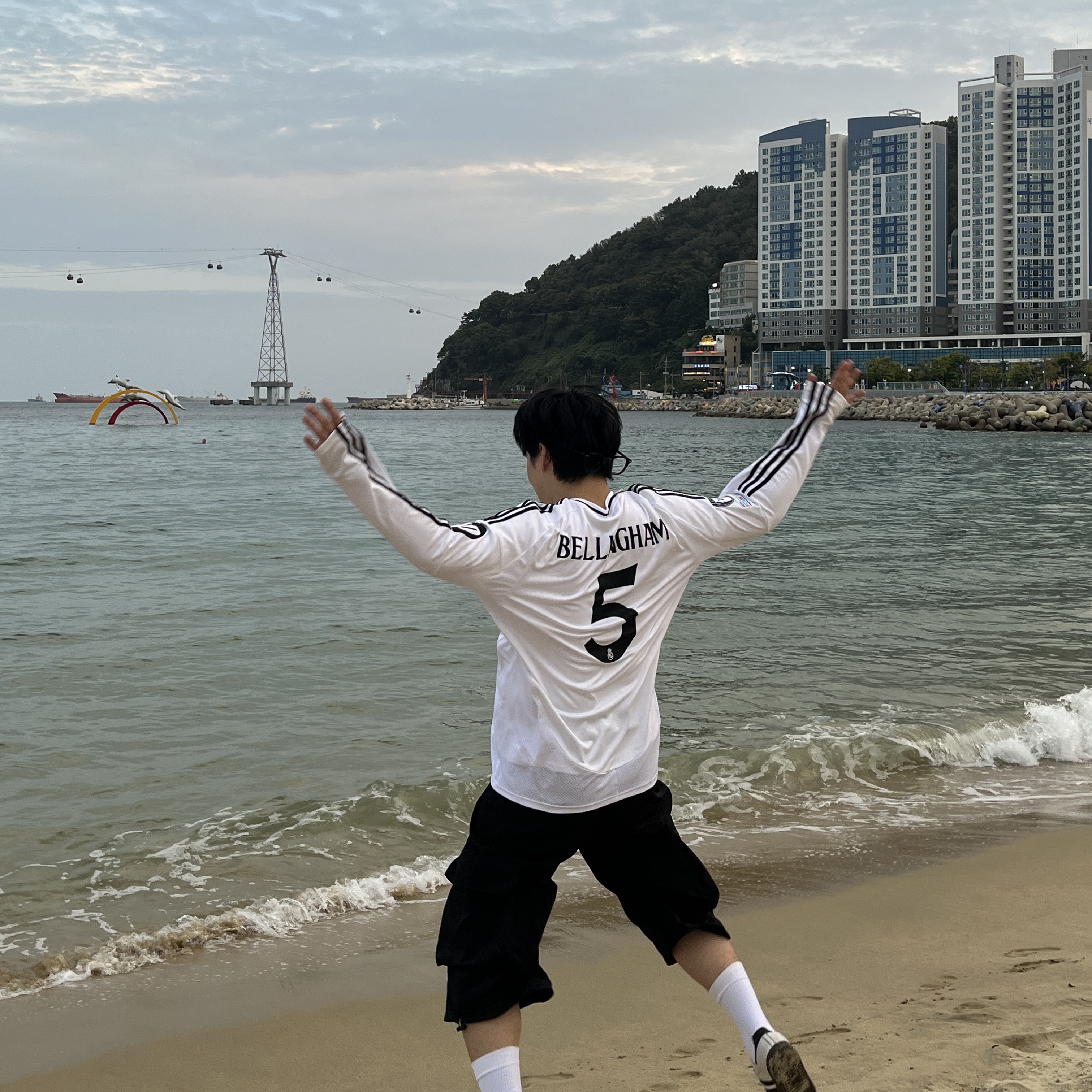 Adidas Samba OG Cloud White, Adidas Real Madrid 2024/25 Home Long Sleeve Jersey White - KR Sizing (Non Marking Ver.) 착용 스타일 - 1