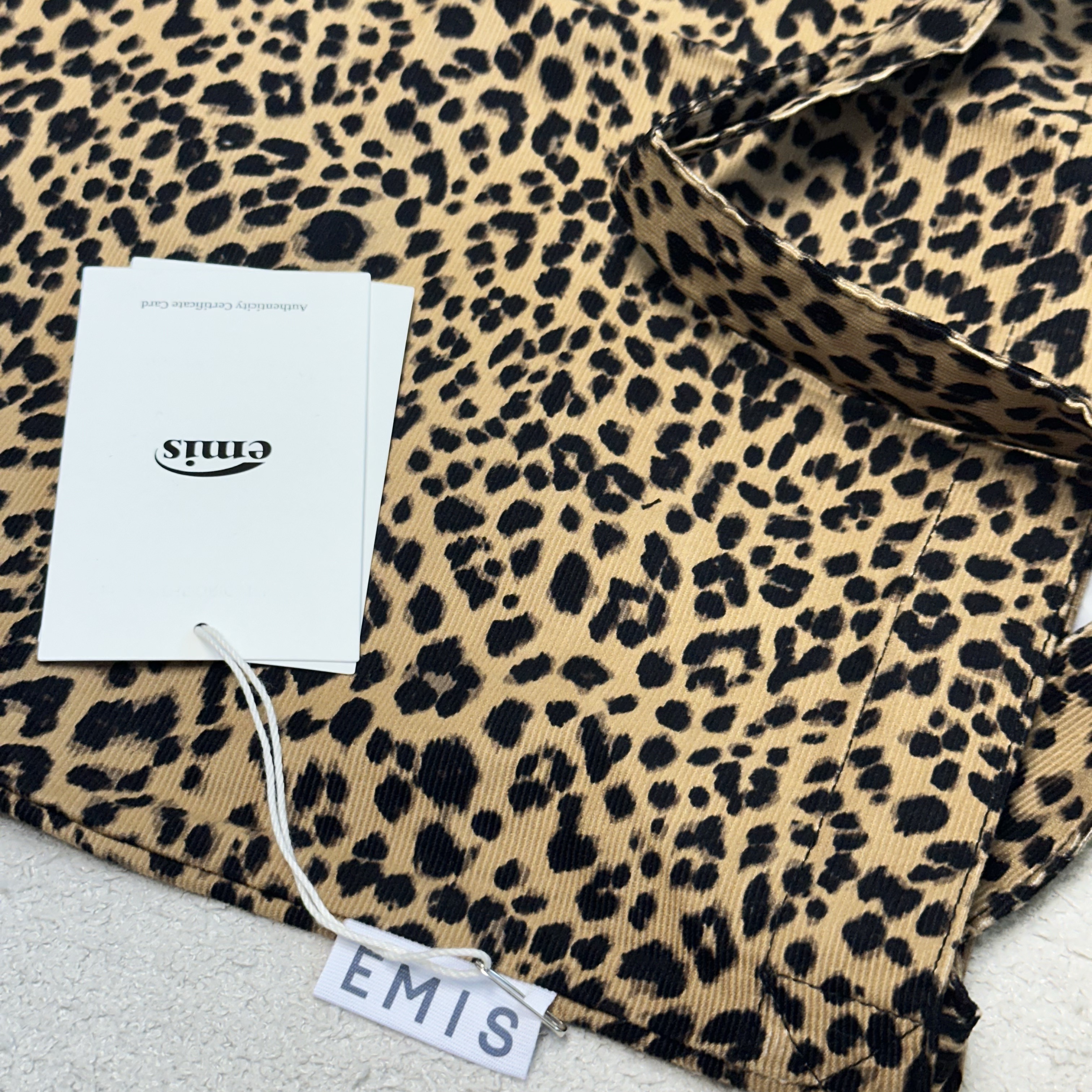 Emis 22Y Leopard Corduroy Eco Bag Brown 착용 스타일