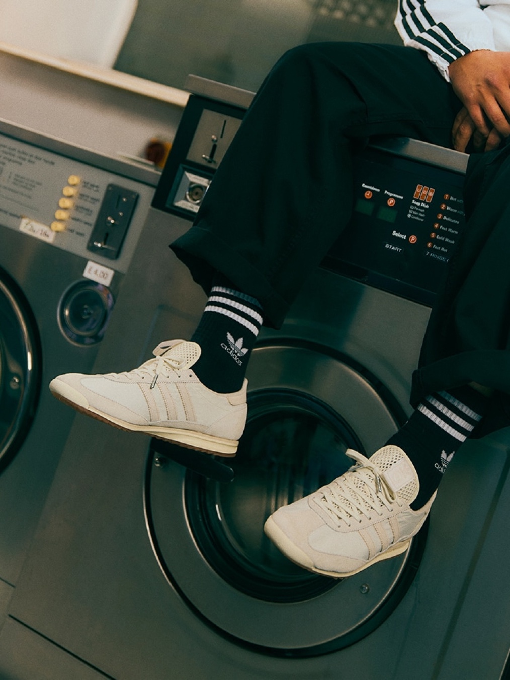 Adidas x END. Gazelle Indoor Laundromat, Adidas x END. SL 72 Laundromat 착용 스타일 - 8