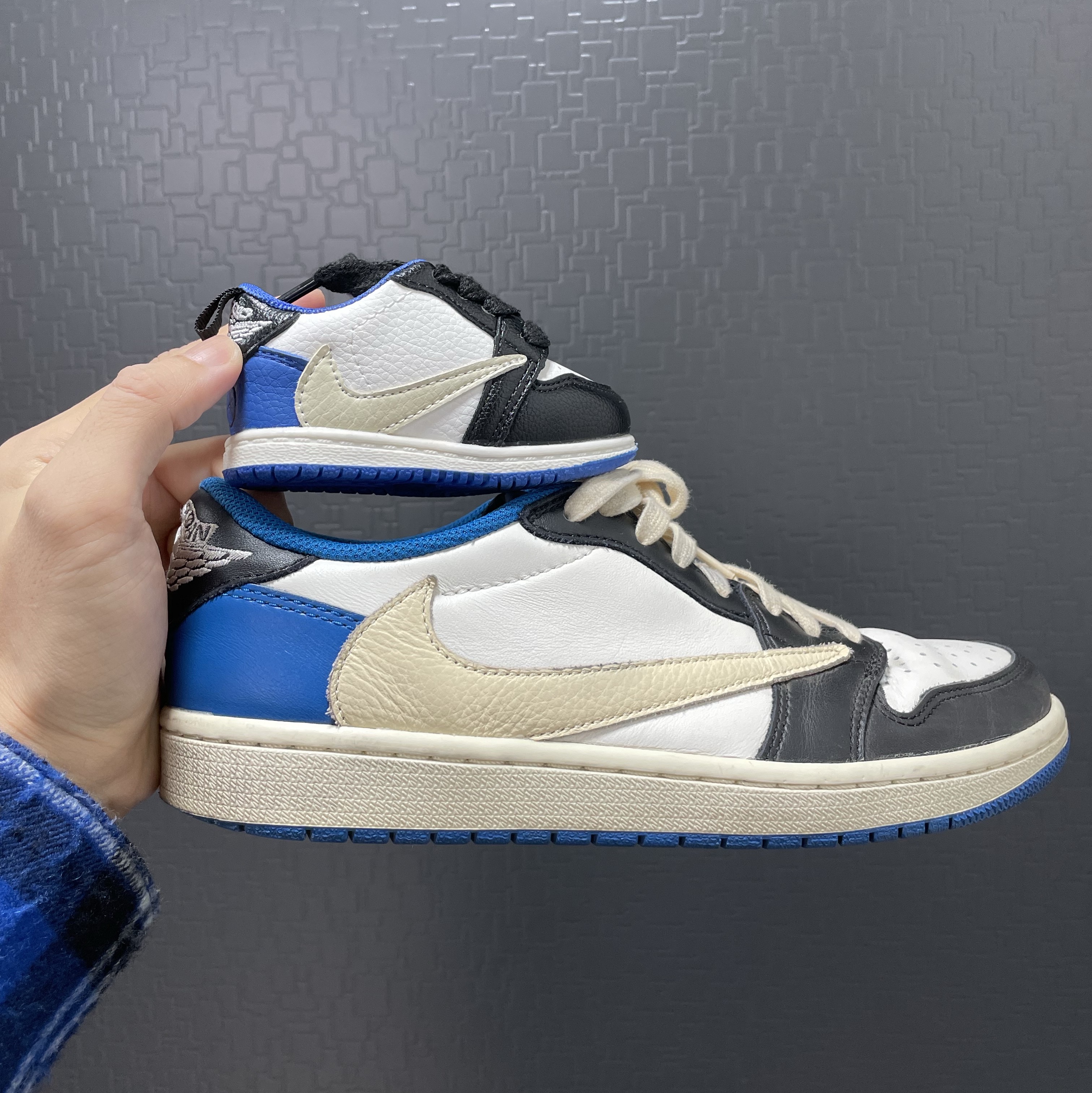 Jordan 1 x Travis Scott x Fragment Retro Low OG SP Military Blue 착용 스타일