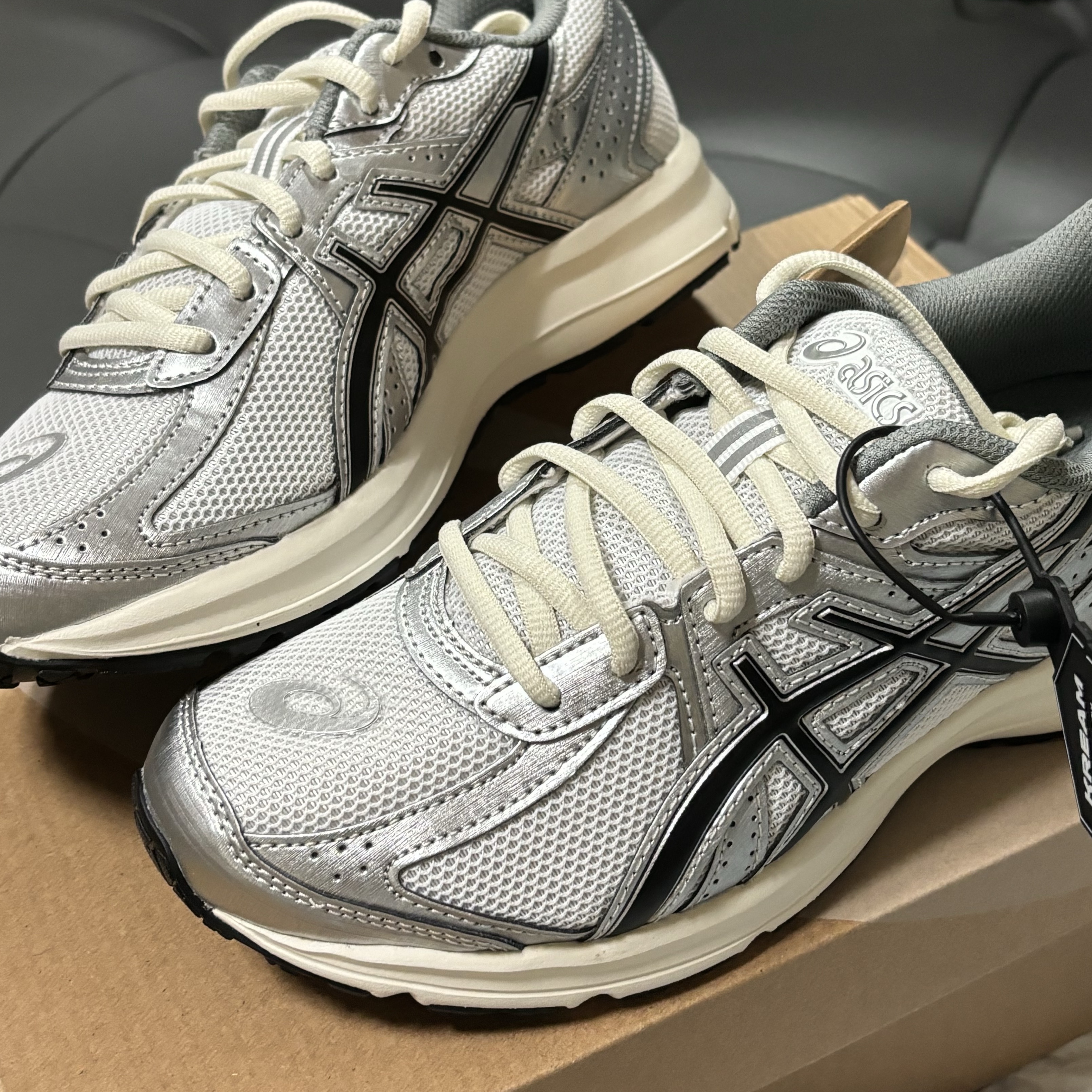 Asics Jog 100 S White Black - 2E Wide 착용 스타일 - 2