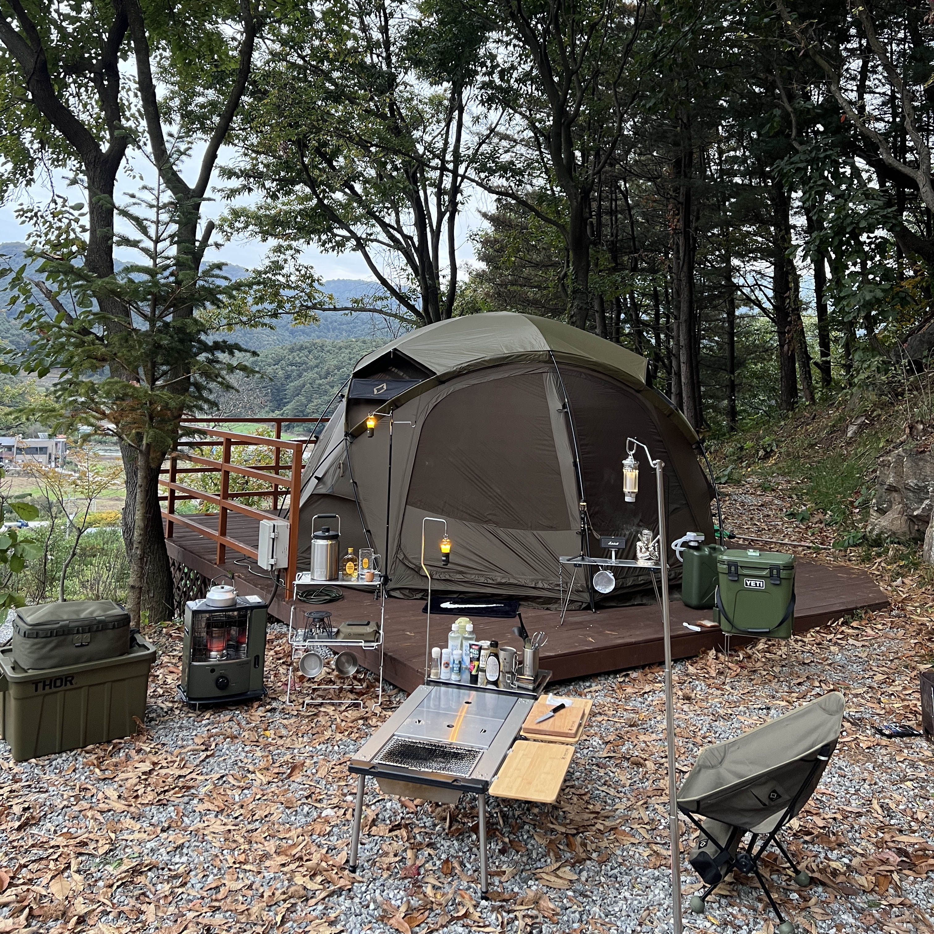 Helinox Tactical Chair One Military Olive, Helinox Tactical Nona Dome 4.0 Coyote Tan 착용 스타일 - 1