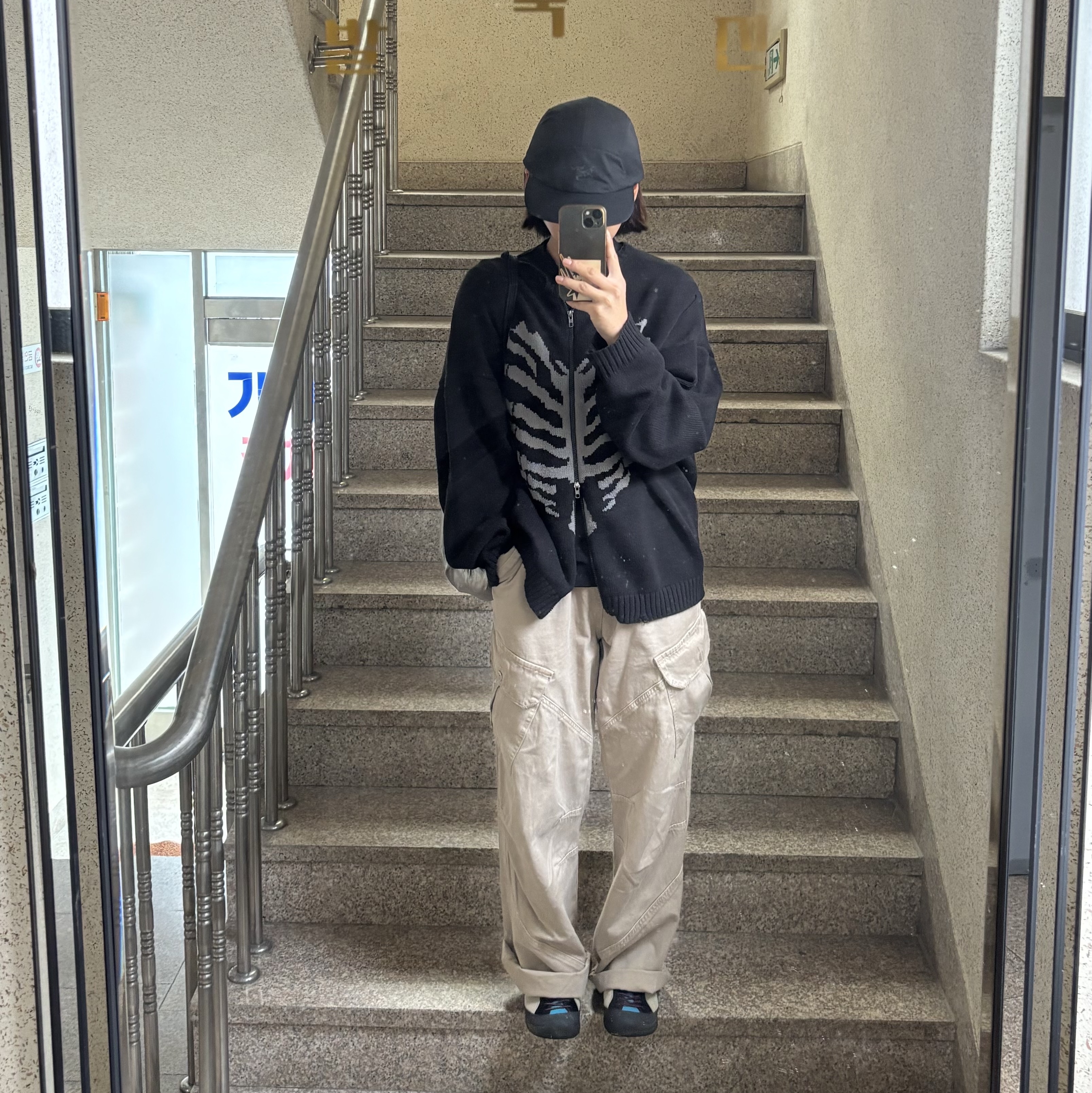 Nike Cortez Leather SE Metallic Cool Grey Black, Dickies Loose Fit 13 Inch Flat Front Work Shorts Black 착용 스타일 - 3