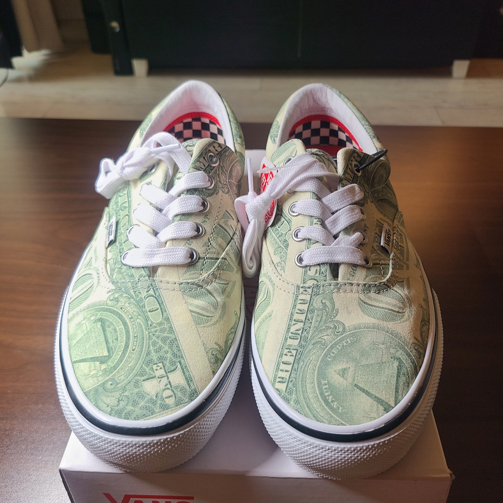 Vans x Supreme Era Dollar Green 착용 스타일 - 2