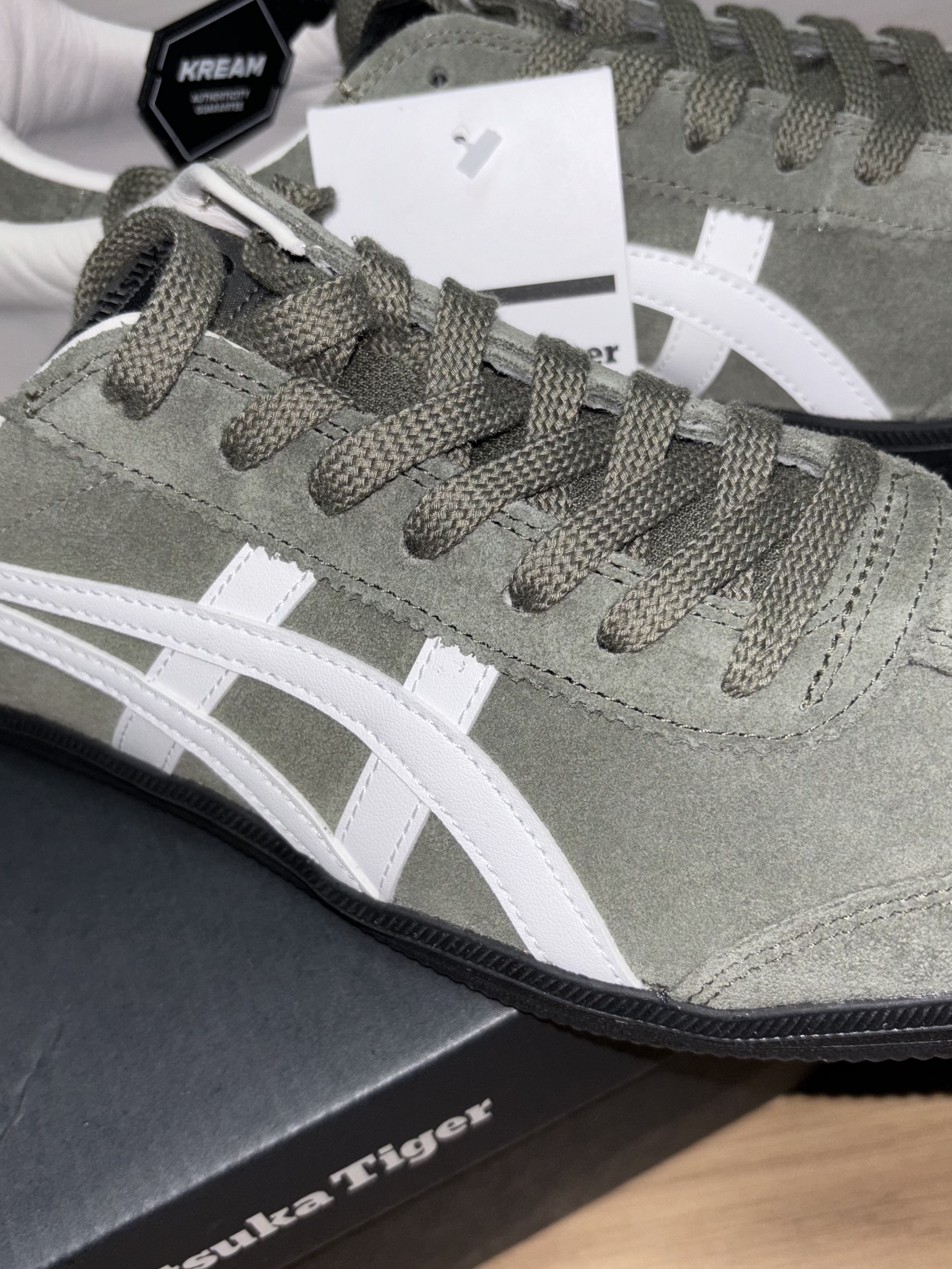Onitsuka Tiger Tokuten Burnt Green 착용 스타일 - 2