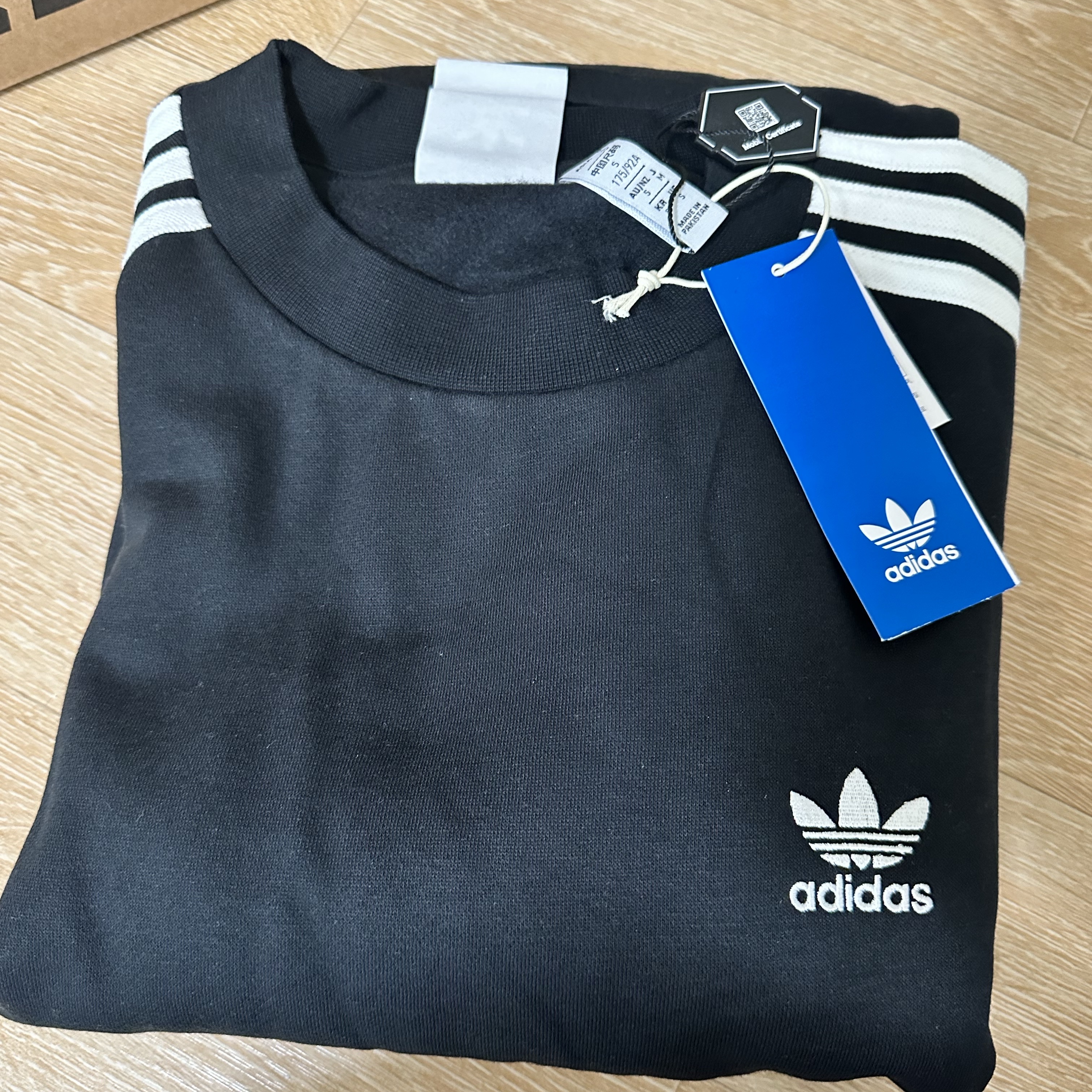 Adidas Adicolor Oversized Crew Sweatshirt Black - KR Sizing 착용 스타일