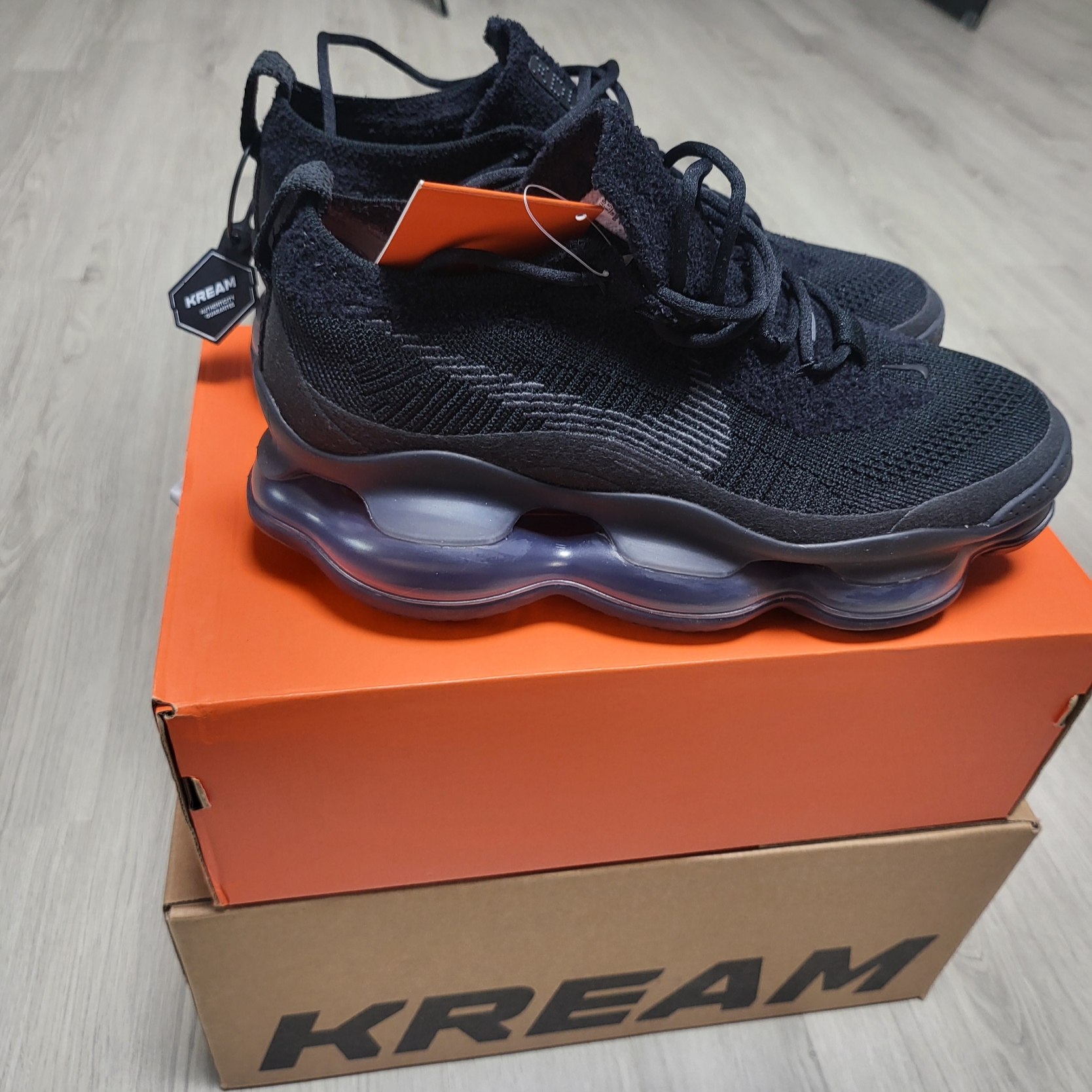 Nike Air Max Scorpion Flyknit Black Anthracite 착용 스타일