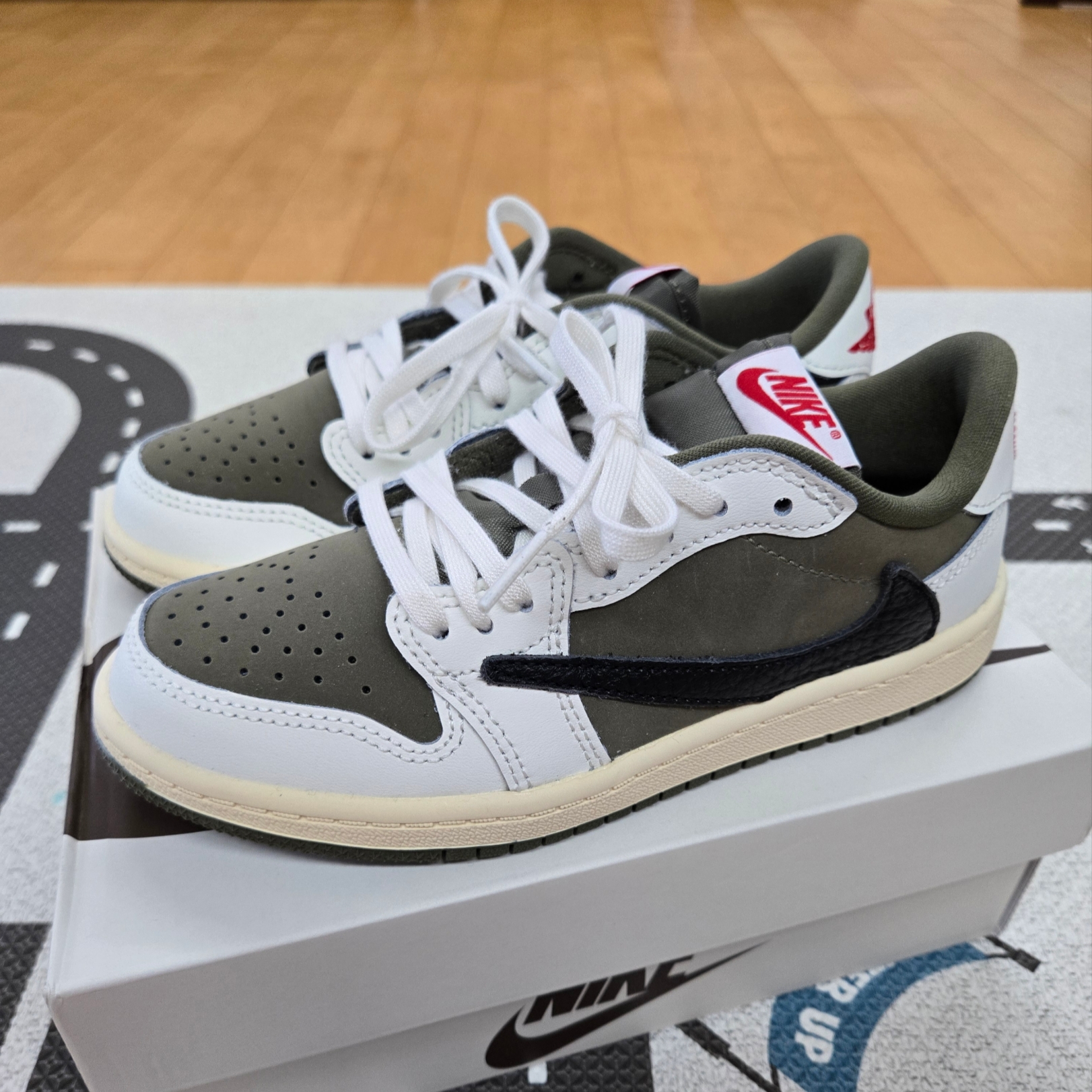 (PS) Jordan 1 x Travis Scott Retro Low OG SP Reverse Olive 착용 스타일